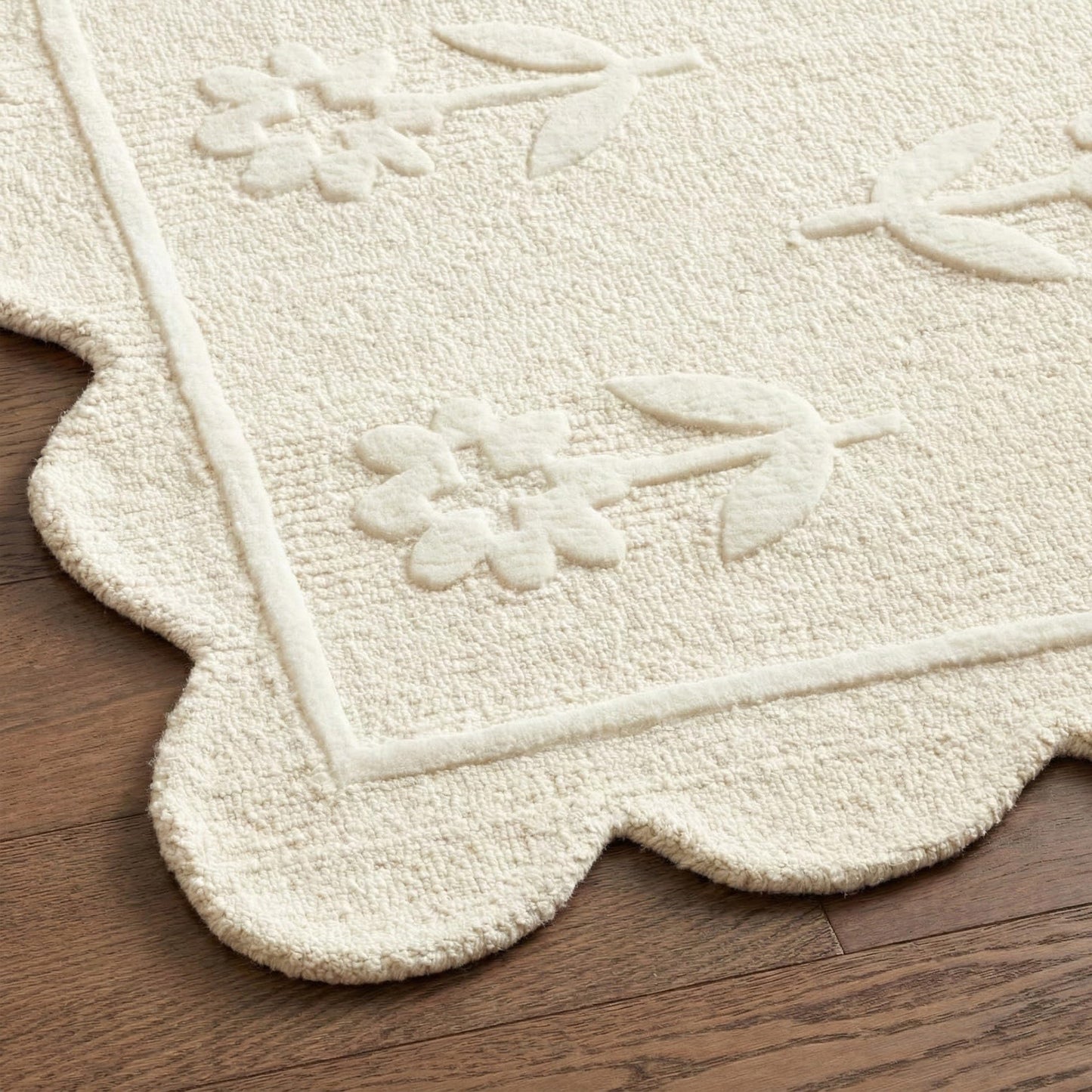 RUGWYN Jessa Scallop Floral Rug – Handmade Wool Area Rug with Non-Slip Cotton Backing – Soft and Durable – Ideal for Living Room, Bedroom, and Home Décor – Anti-Skid Design (Beige, 4' x 6')
