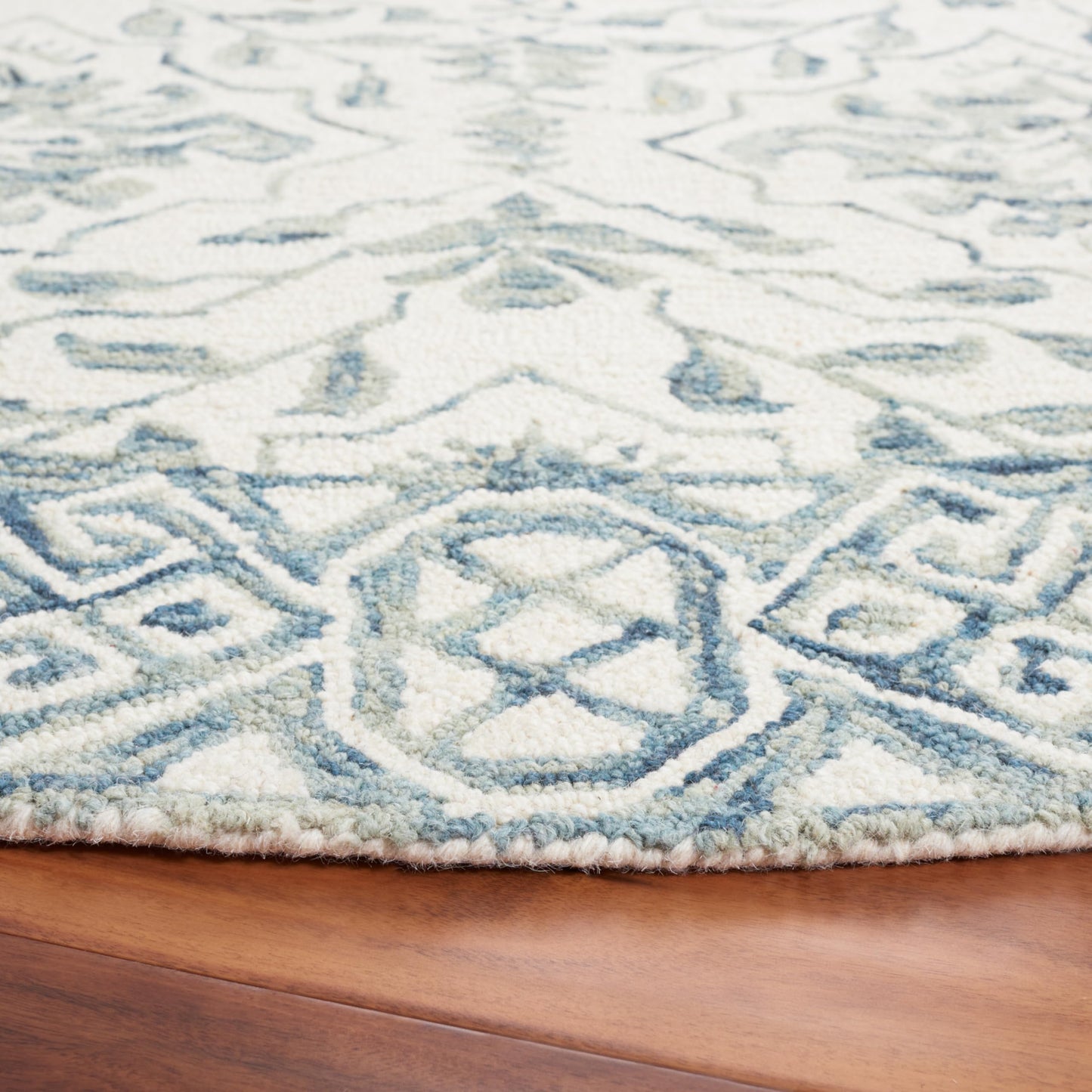 SAFAVIEH Dip Dye Collection Area Rug - 9' Round, Blue & Ivory, Handmade Wool, Ideal for High Traffic Areas in Living Room, Bedroom (DDY901M)