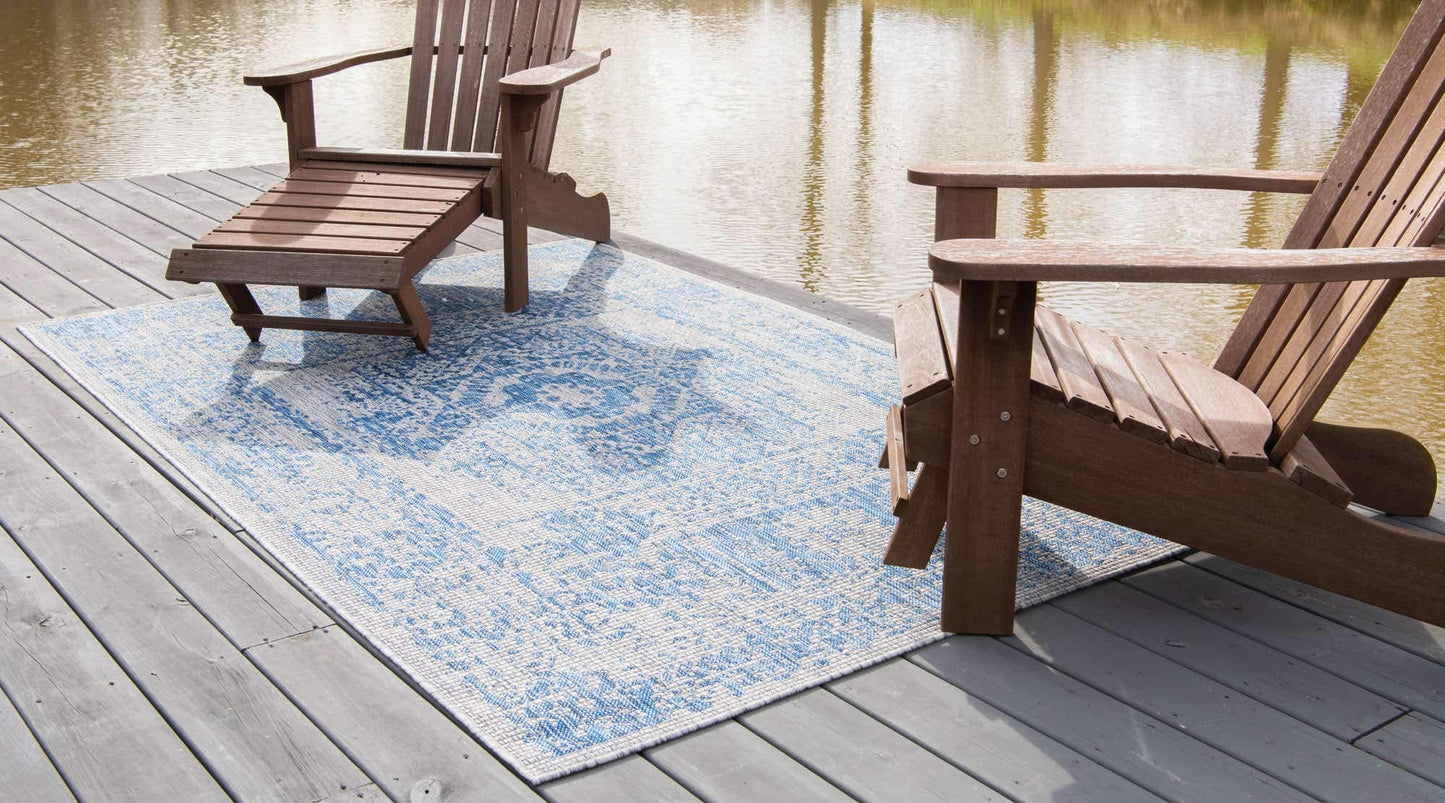 Unique Loom Outdoor Traditional Collection Area Rug - Timeworn (4' 1" x 6' 1" Rectangle, Blue/ Gray)