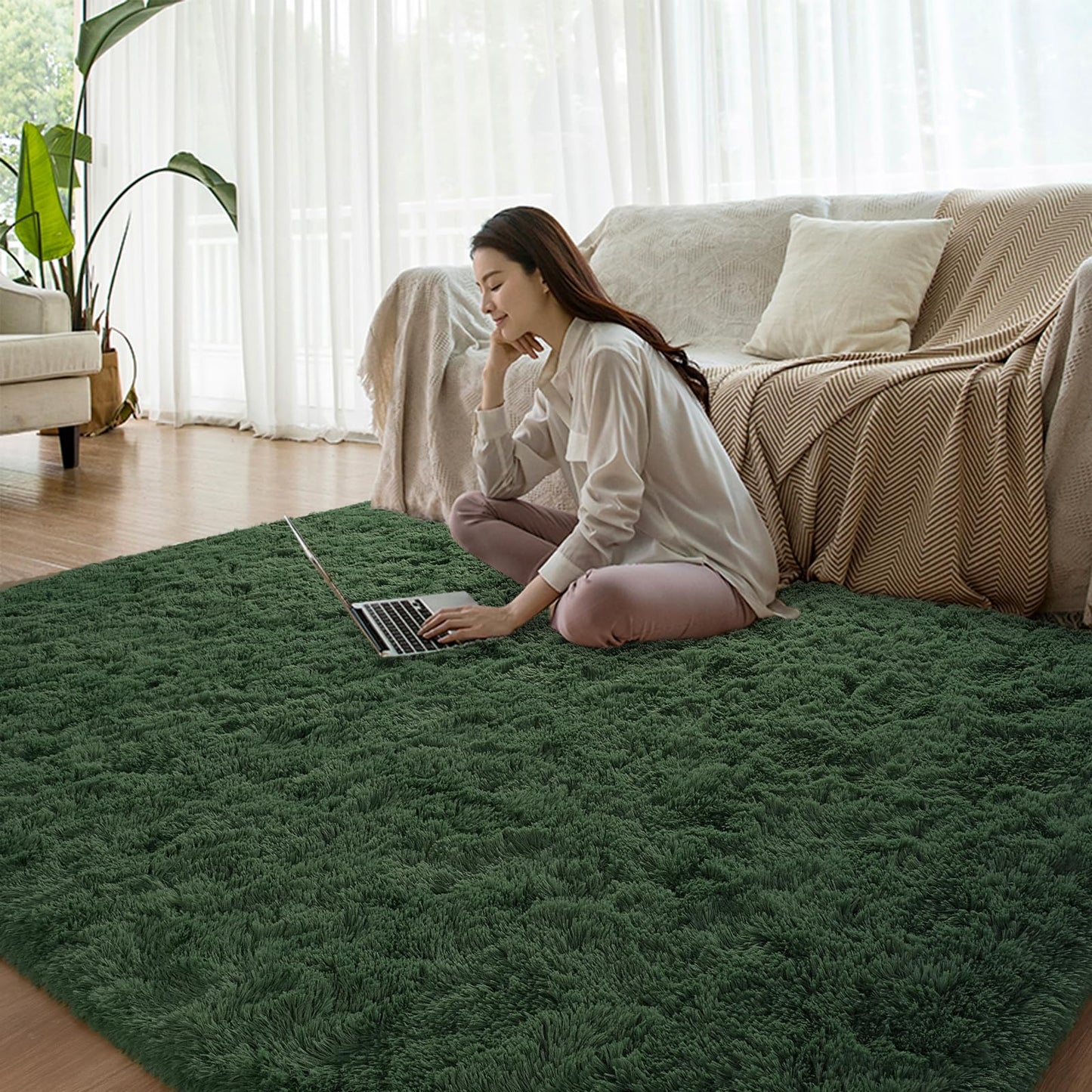Zedrew Deep Green Runner Area Rugs for Bedroom Living Room, 2x4 Feet Fluffy Bedside Rugs, Soft Shaggy Carpet Rug for Kids Room Nursery, Furry Cute Rugs for Girls Boys Dorm Room Home Decor