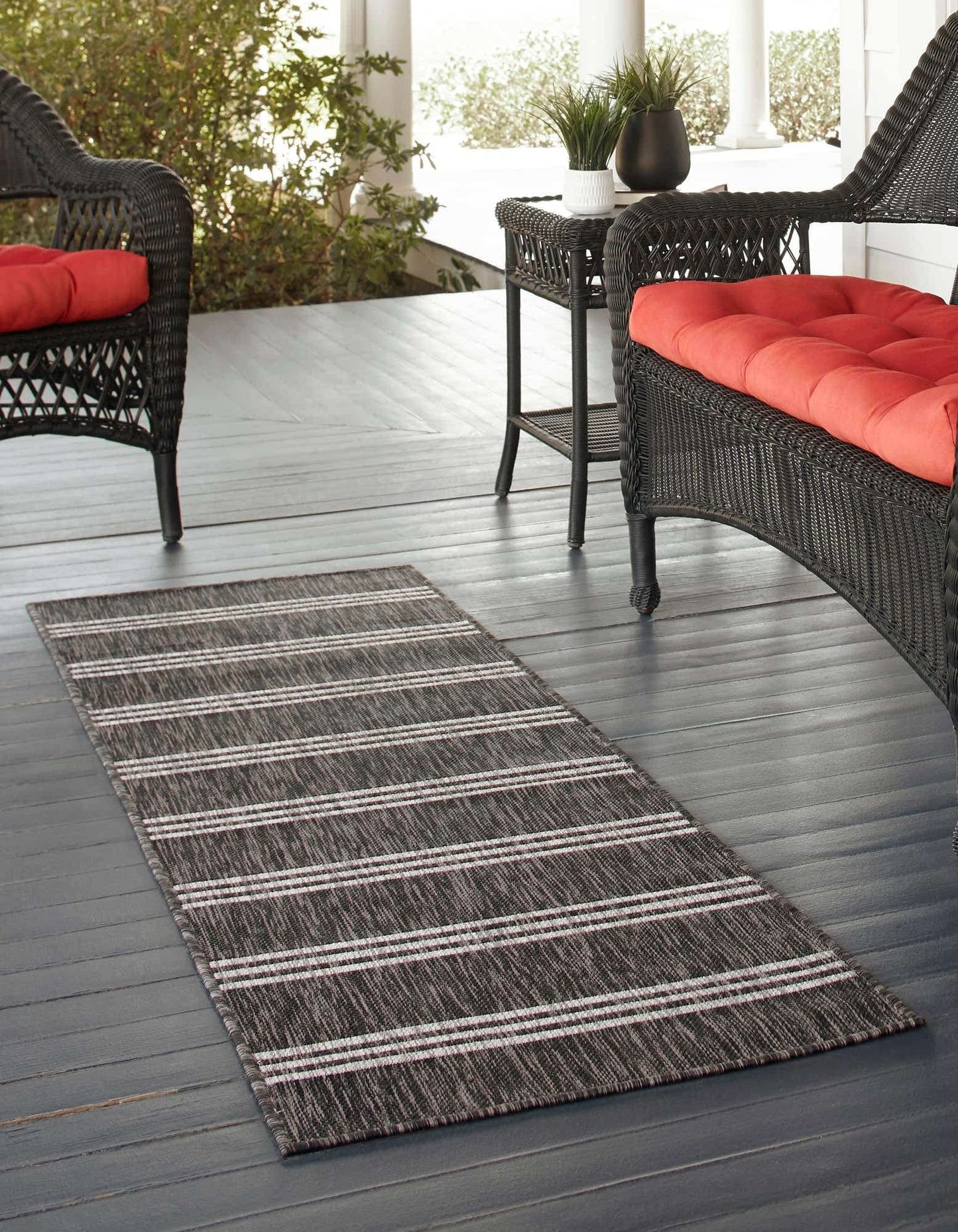 Unique Loom Jill Zarin Outdoor Collection Area Rug - Anguilla (2' 7'' x 10' Runner, Charcoal/ Ivory)