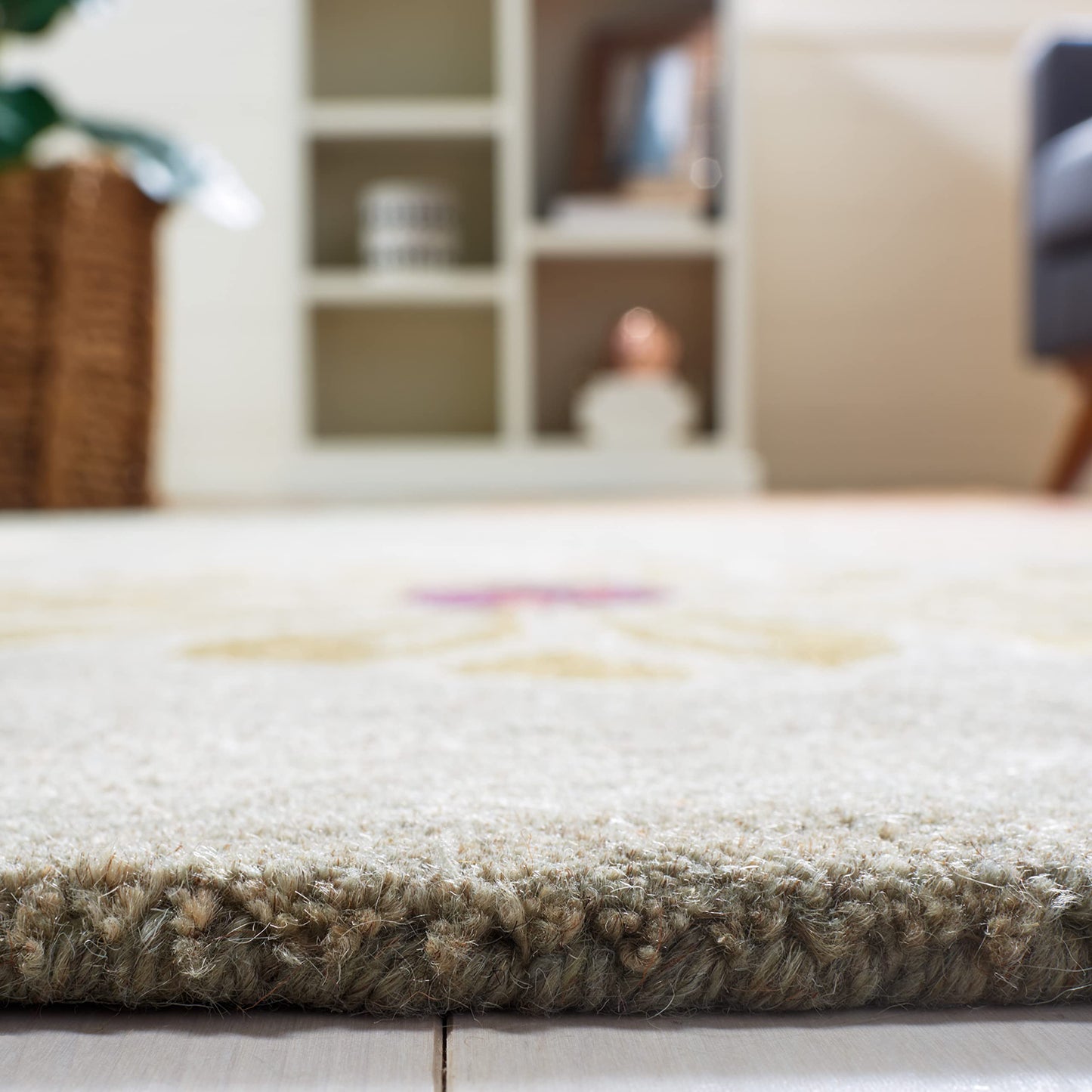SAFAVIEH Metro Collection Area Rug - 9' x 12', Multi, Handmade Floral Wool, Ideal for High Traffic Areas in Living Room, Bedroom (MET990A)