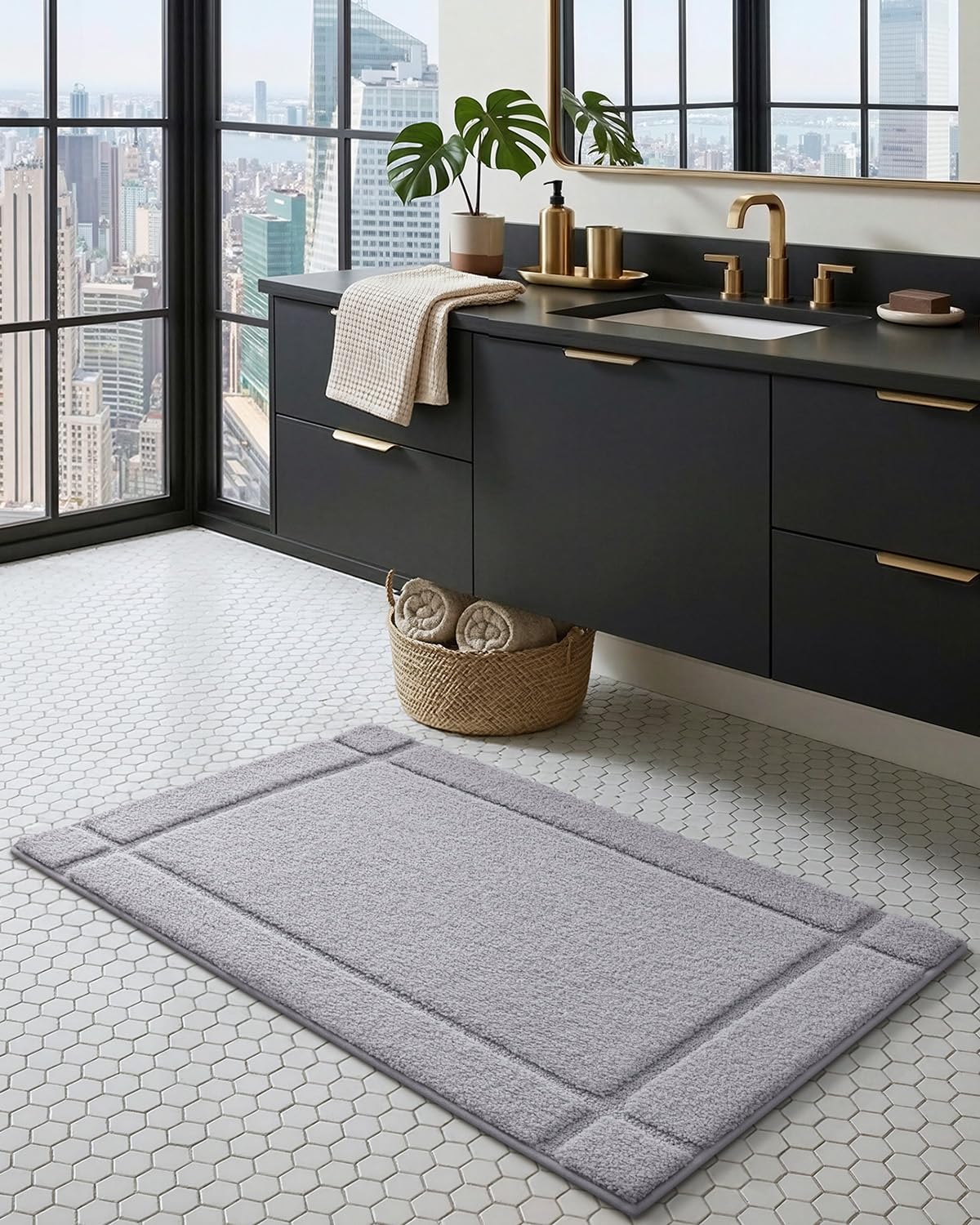 Color&Geometry Ultra Soft Bathroom Rug Non Slip with Rubber Backing, Absorbent Washable Bath Mat, Quick Dry, Premium Microfiber Plush Mat for Bathtub and Shower Floor,Light Grey,16"x24"