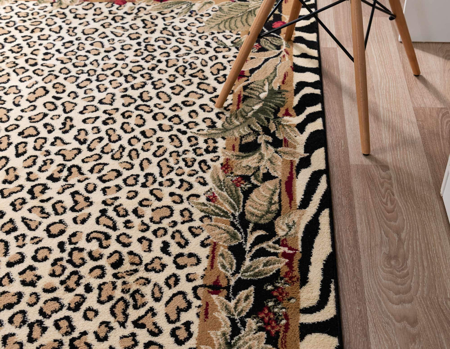 Unique Loom Wildlife Collection Animal Inspired with Cheetah Bordered Design Area Rug (3' 3 x 5' 3 Rectangular, Ivory/Black)