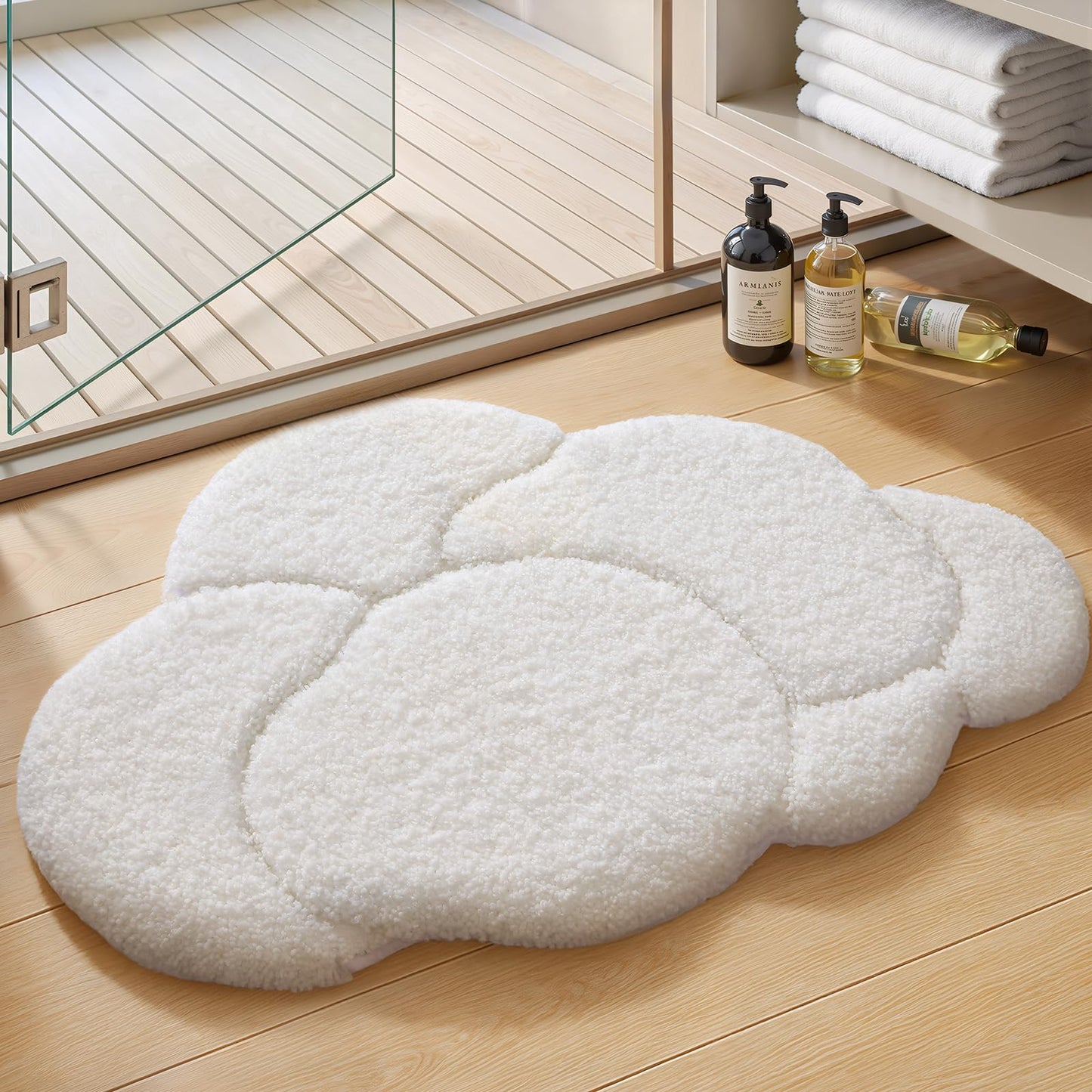 Color&Geometry White Cloud Cute Bath Mat,Non Slip Bath Mat Quick Dry Bathroom Rugs 20"x32" Absorbent Fluffy Microfiber Plush Washable Bathroom Rugs,Scalloped Bath Rug for Kids,Nursery,Floor Carpet