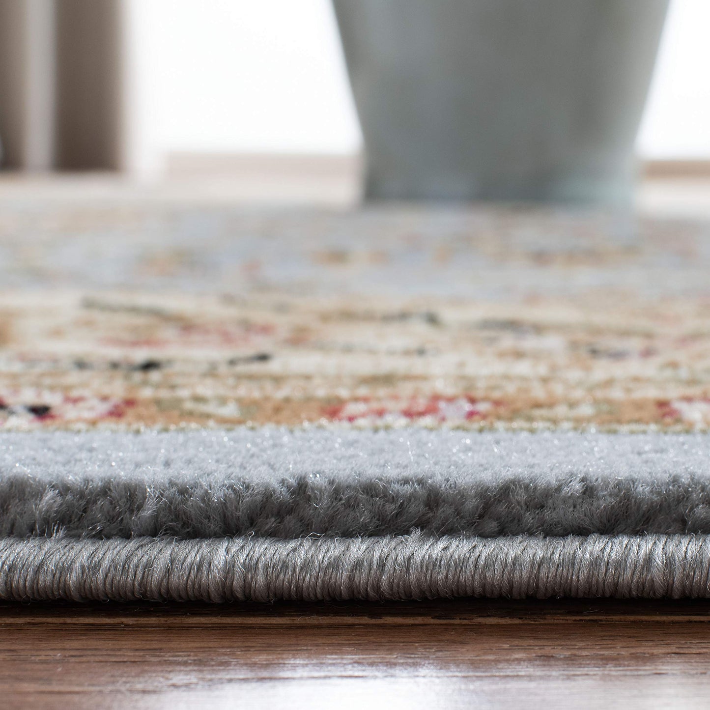 SAFAVIEH Lyndhurst Collection Area Rug - 5'3" x 7'6", Light Blue & Ivory, Traditional Oriental Design, Non-Shedding & Easy Care, Ideal for High Traffic Areas in Living Room, Bedroom (LNH312B)