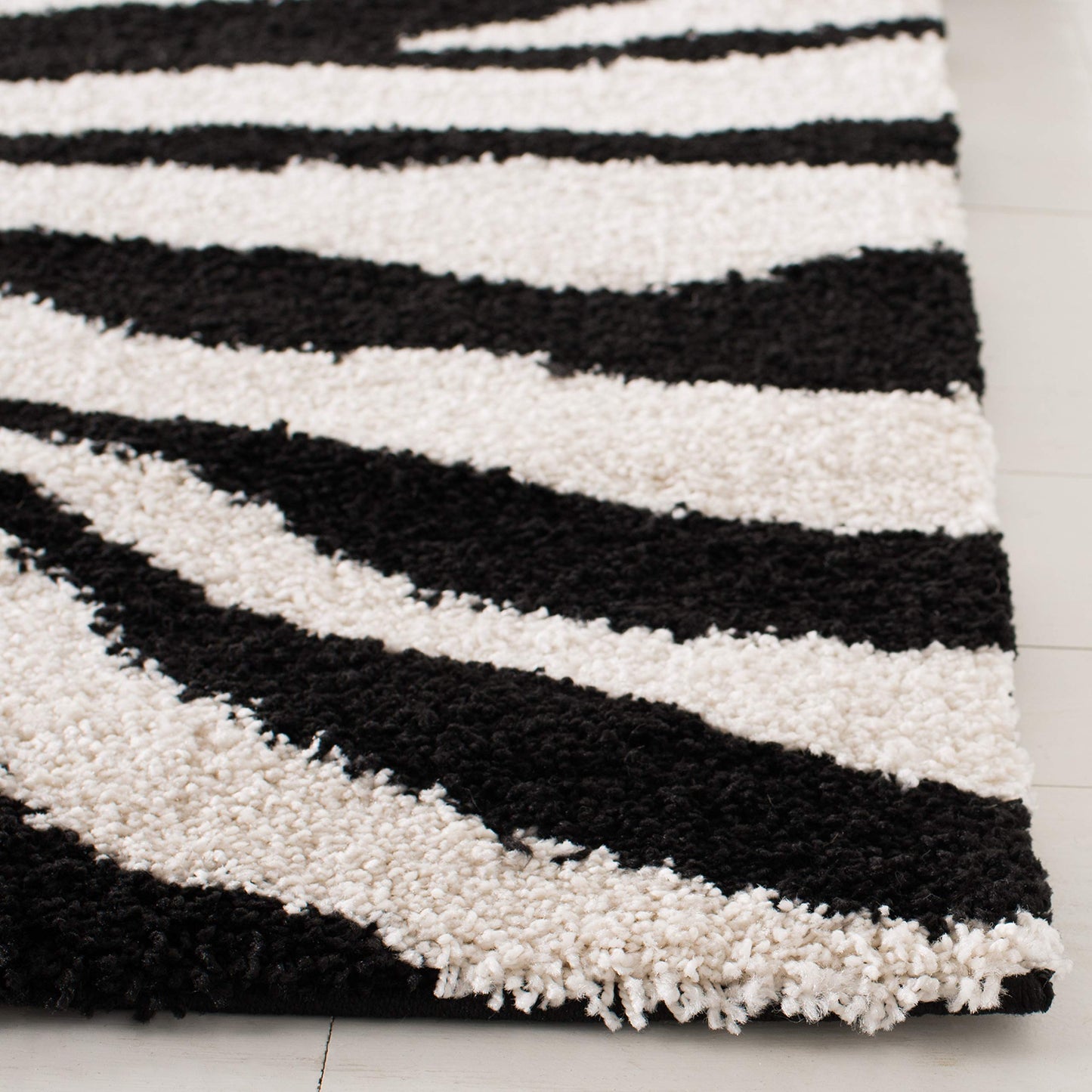 SAFAVIEH Florida Shag Collection Area Rug - 5'3" x 7'6", Ivory & Black, Zebra Print Design, Non-Shedding & Easy Care, 1.2-inch Thick Ideal for High Traffic Areas in Living Room, Bedroom (SG452-1290)