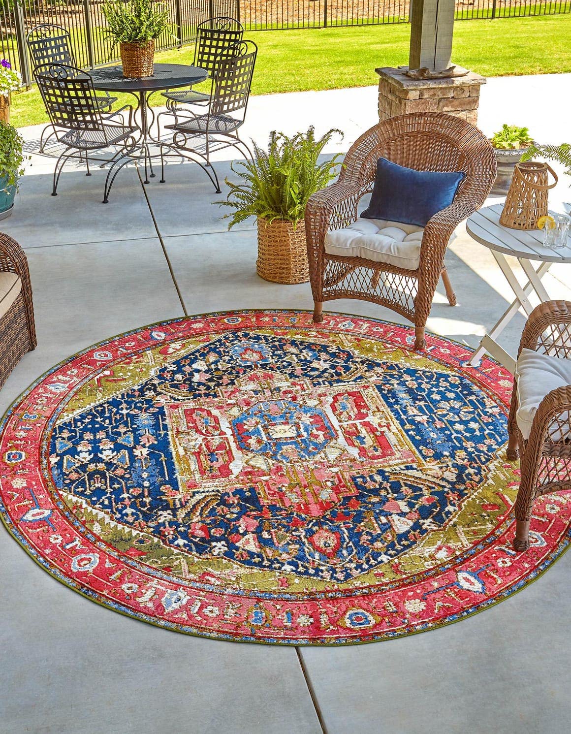 Unique Loom Outdoor Traditional Collection Area Rug - Limon (4' 1" Round Multi/Red)