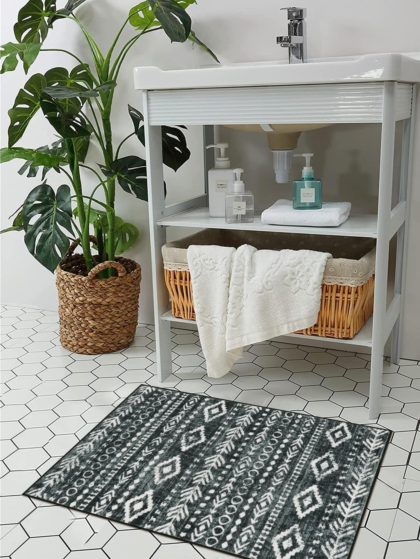 Lahome Moroccan Small Rug 2x3, Black and White Non-Slip Washable Indoor Front Door Mat with Rubber Backing, Low-Profile Modern Farmhouse Boho Area Rug for Entryway Bathroom Kitchen Decor Varena