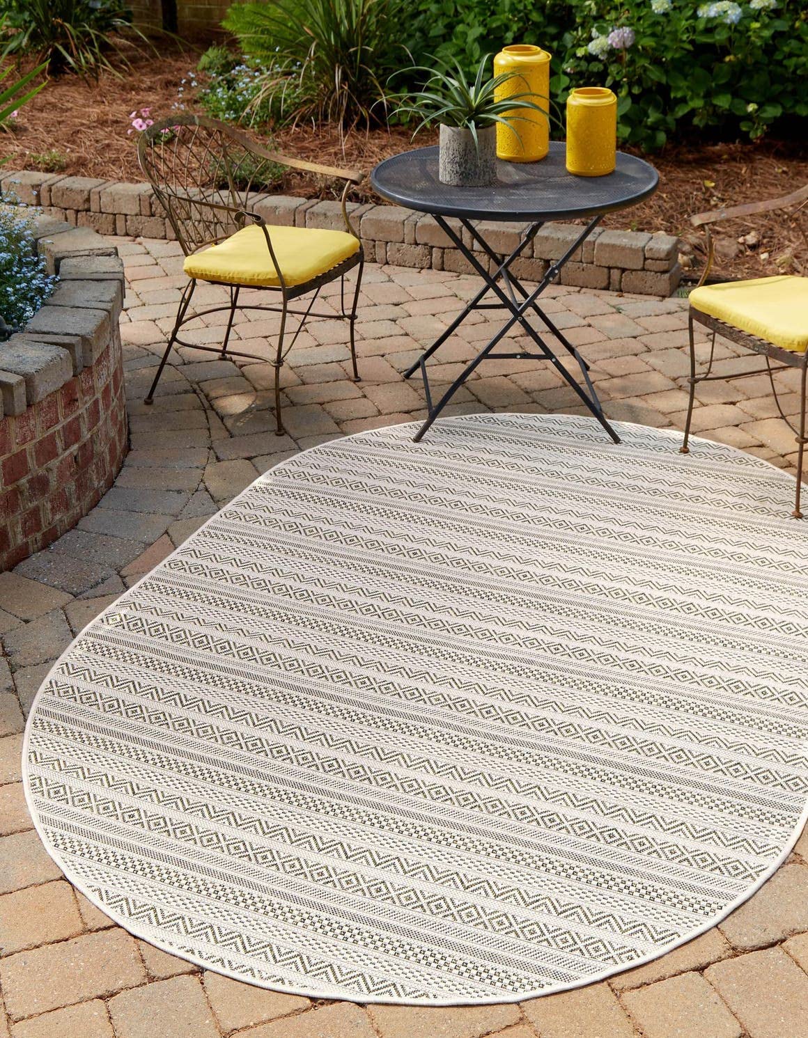 Unique Loom Outdoor Striped Collection Area Rug - Maia (5' 3" x 7' 10" Oval, Green/Ivory)