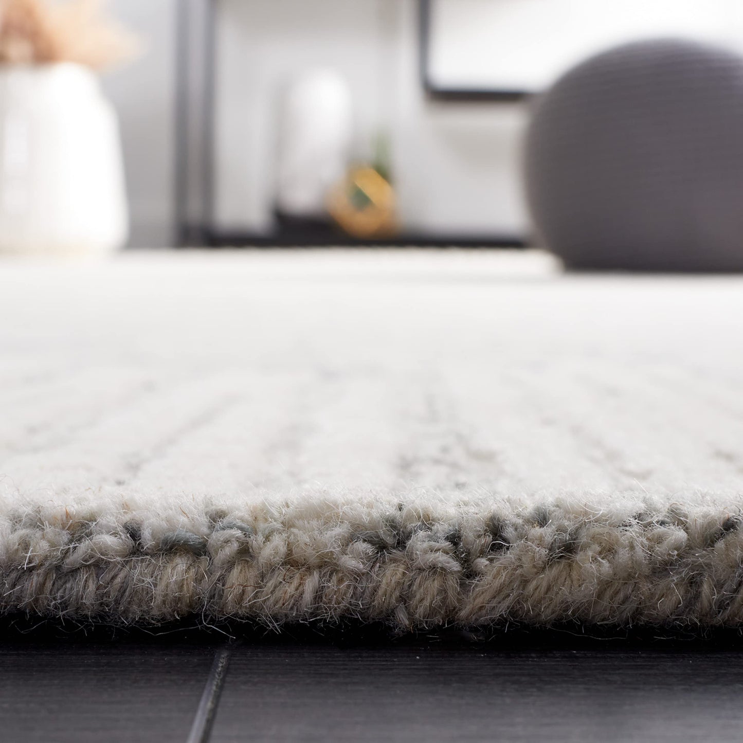 SAFAVIEH Abstract Collection Area Rug - 6' x 9', Grey & Ivory, Handmade Wool, Ideal for High Traffic Areas in Living Room, Bedroom (ABT478F)
