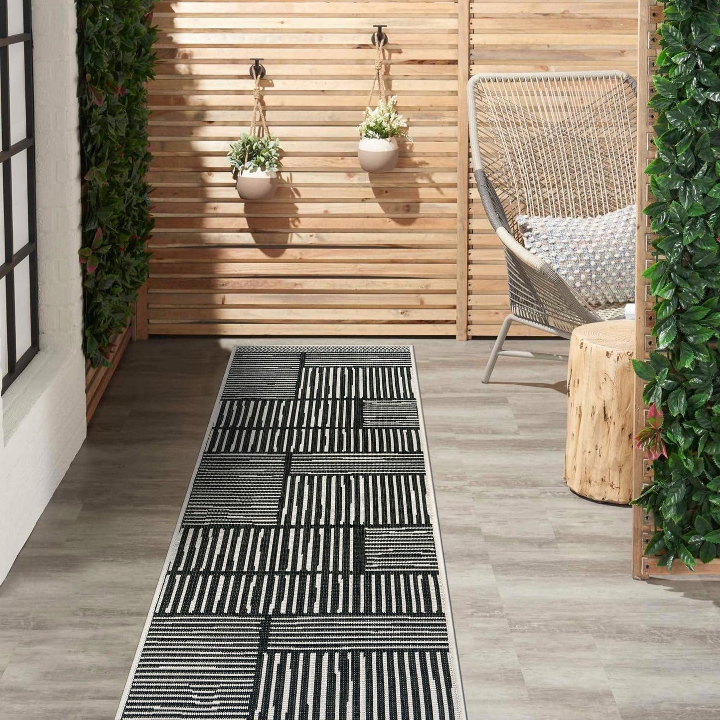 Rugshop Black Contemporary Stripe Indoor/Outdoor Runner Rug, Weather Resistant & Reversible, for Hallway, Entryway and Kitchen, 2' x 7'