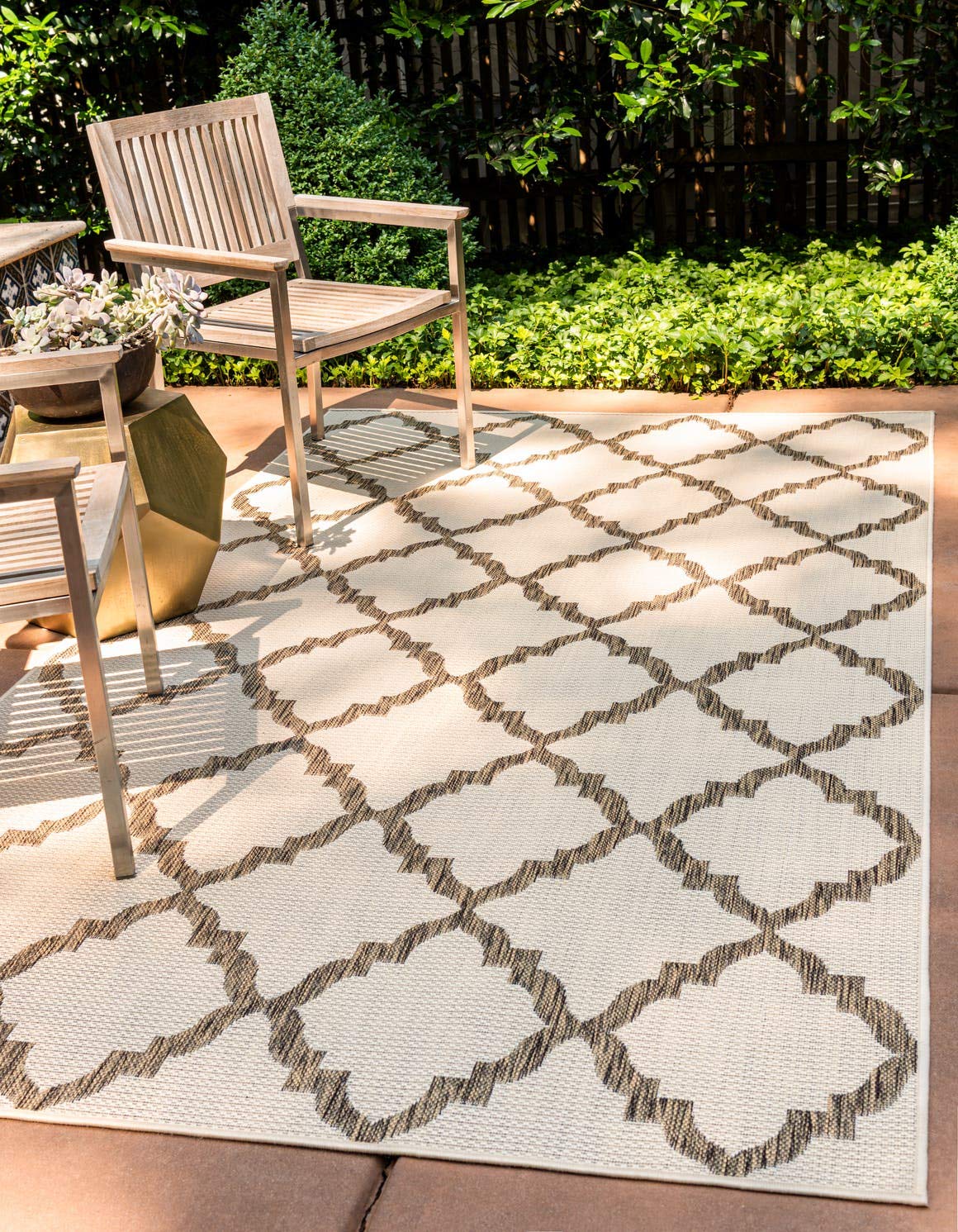 Unique Loom Outdoor Trellis Collection Area Rug - Raised Trellis (3' 3" x 5' 3" Rectangle, Beige/ Brown)