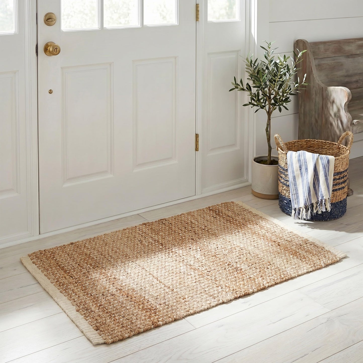 SAFAVIEH Natural Fiber Collection Accent Rug - 2'6" x 4', Ivory & Natural, Handmade Jute, Ideal for High Traffic Areas in Entryway, Living Room, Bedroom (NF465A)