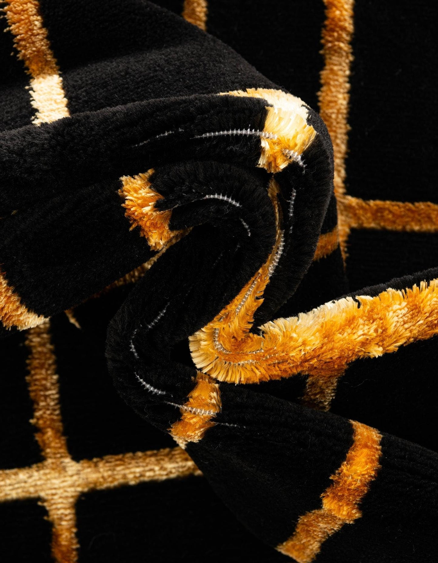 Rugs.com Glam Collection Rug – 2x3 Black and Gold Medium-Pile Rug Perfect for Entryways, Kitchens, Breakfast Nooks, Accent Pieces
