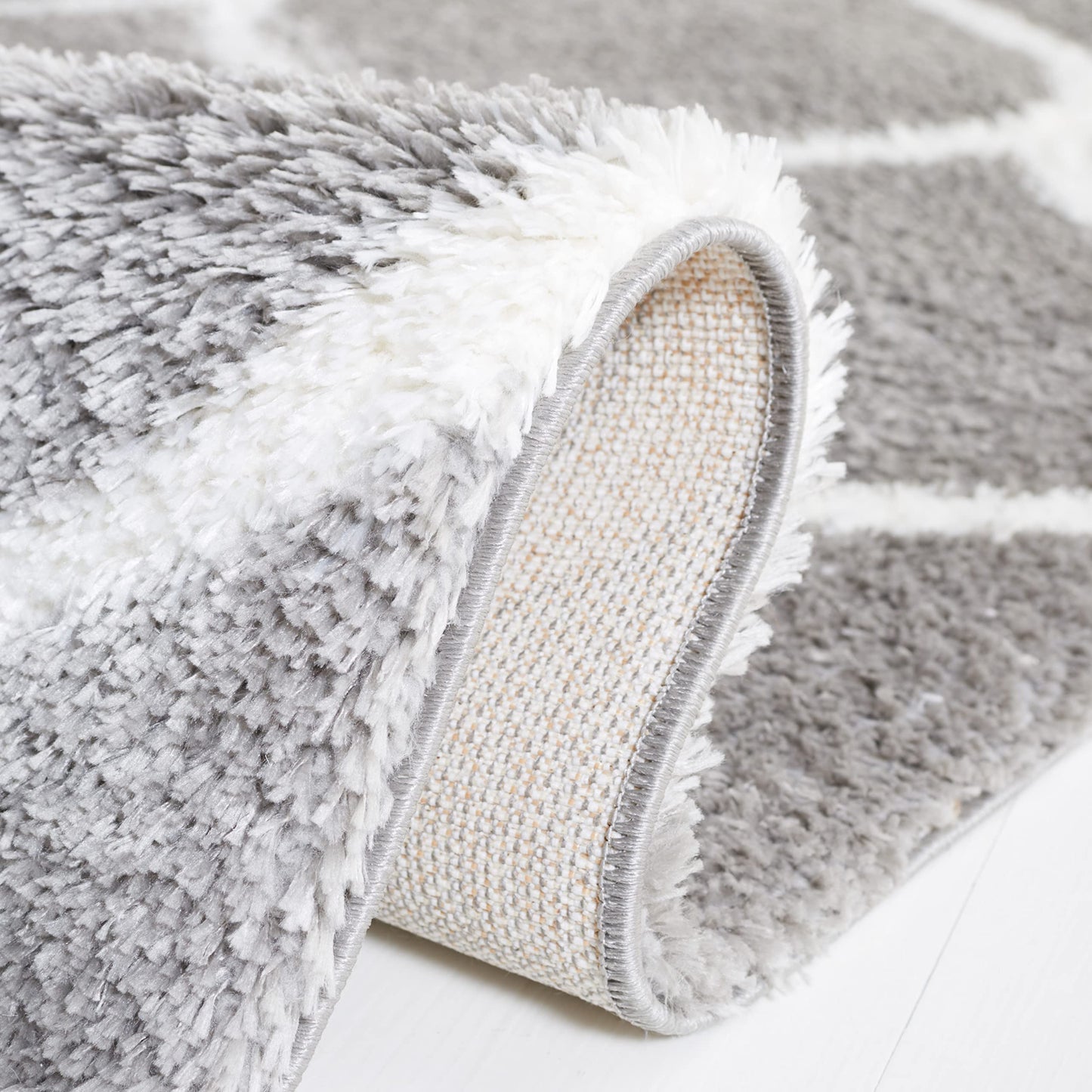 SAFAVIEH Tahoe Shag Collection Area Rug - 5' x 7', Grey & White, Trellis Design, Non-Shedding & Easy Care, 1.2-inch Thick Ideal for High Traffic Areas in Living Room, Bedroom (THO677H)