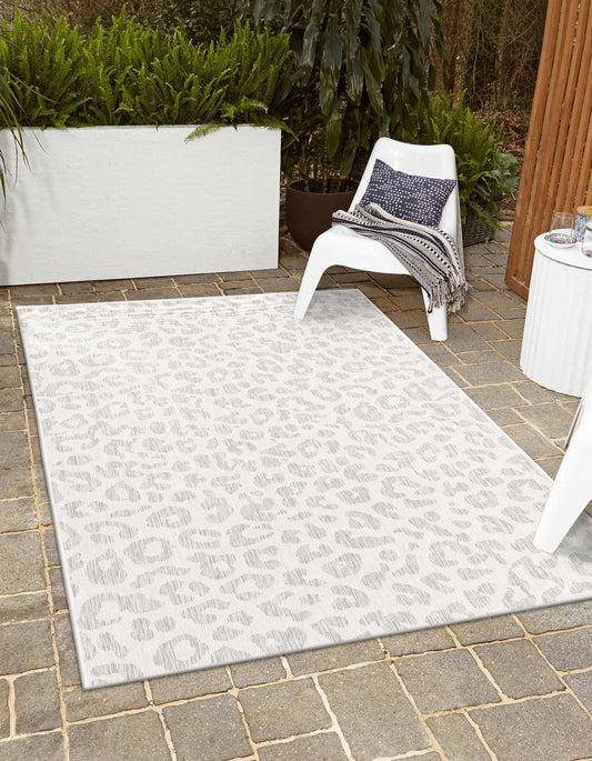 Unique Loom Outdoor Safari Collection Area Rug - Leopard (4' 1" x 6' 1" Rectangle, Ivory Gray)