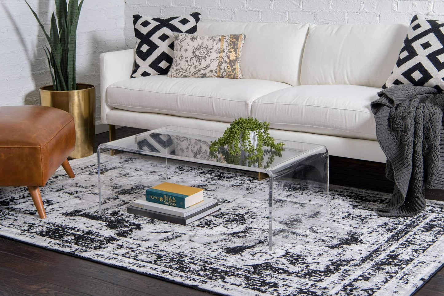 Unique Loom Sofia Collection Area Rug - Salle Garnier (5' 3" x 8' Rectangle, Black/ Ivory)