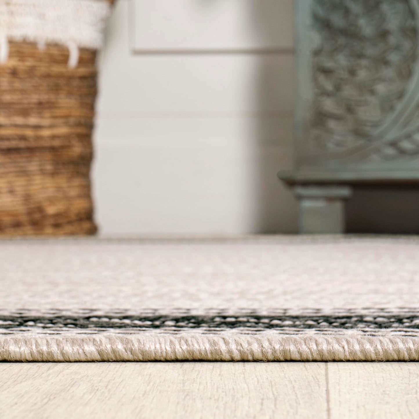 JONATHAN Y Diamond Border Indoor Outdoor Area Rug 4X6 Cream/Black, Lucia Classic for Backyard, Patio, Porch, Easy-Cleaning, High Traffic, Pet-Friendly, Non-Shedding (SMB207B-4)