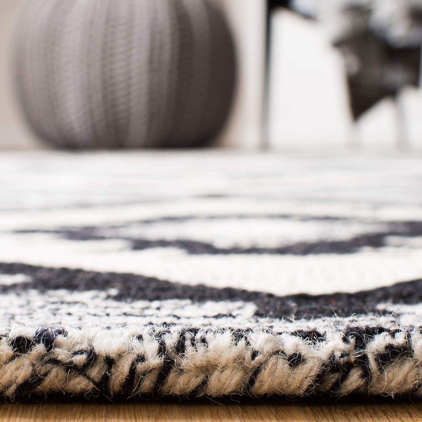SAFAVIEH Aspen Collection Accent Rug - 2'6" x 4'6", Charcoal & Black, Handmade Wool, Ideal for High Traffic Areas in Entryway, Living Room, Bedroom (APN813Z)