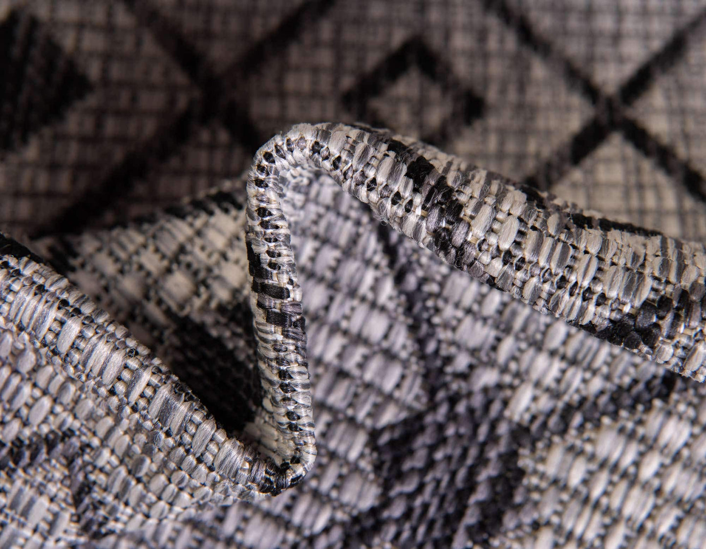 Unique Loom Outdoor Trellis Collection Area Rug - Tribal Trellis (4' 1" x 6' 1" Rectangle, Gray/ Black)