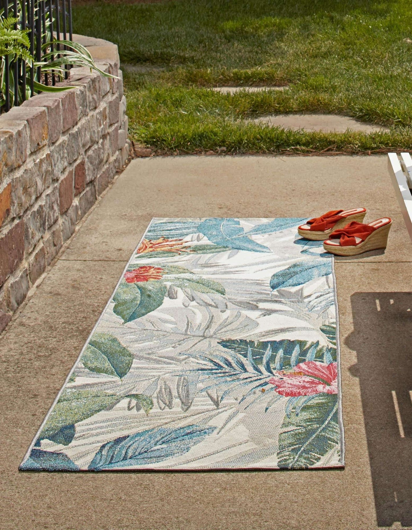 Unique Loom Outdoor Botanical Collection Area Rug - Kula (2' x 6' 1" Runner, Multi/ Gray)