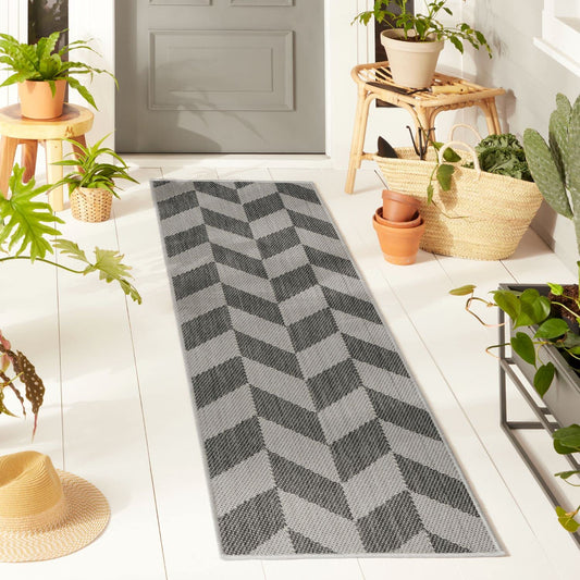 Nicole Miller New York Patio Country Calla Contemporary Herringbone Indoor/Outdoor Runner Area Rug, Black/Grey, 1'9"x7'2"
