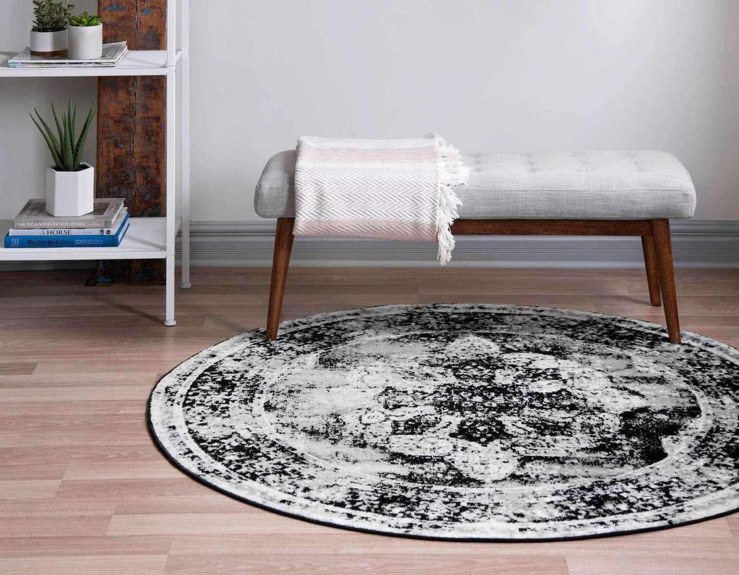 Unique Loom Sofia Collection Area Rug - Salle Garnier (5' 3" Round, Black/ Ivory)