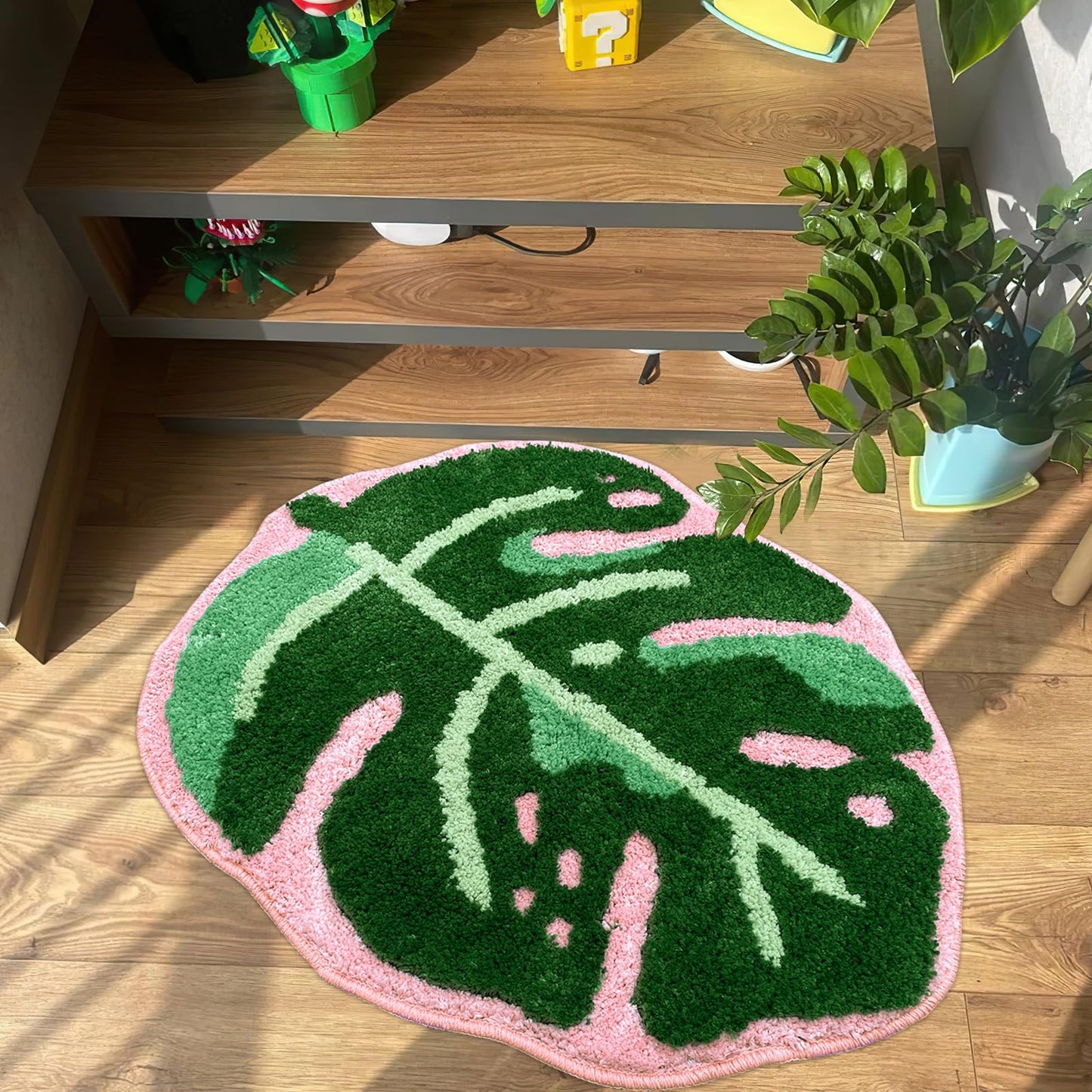 Sisher Leaf Rug,Monstera Bath Mat Cute Bathroom Mat Non Slip Palm Shaped Plush Fun Area Rug Bathtub Rugs Machine Washable Green and Pink Leaf Mat（21"X26"）