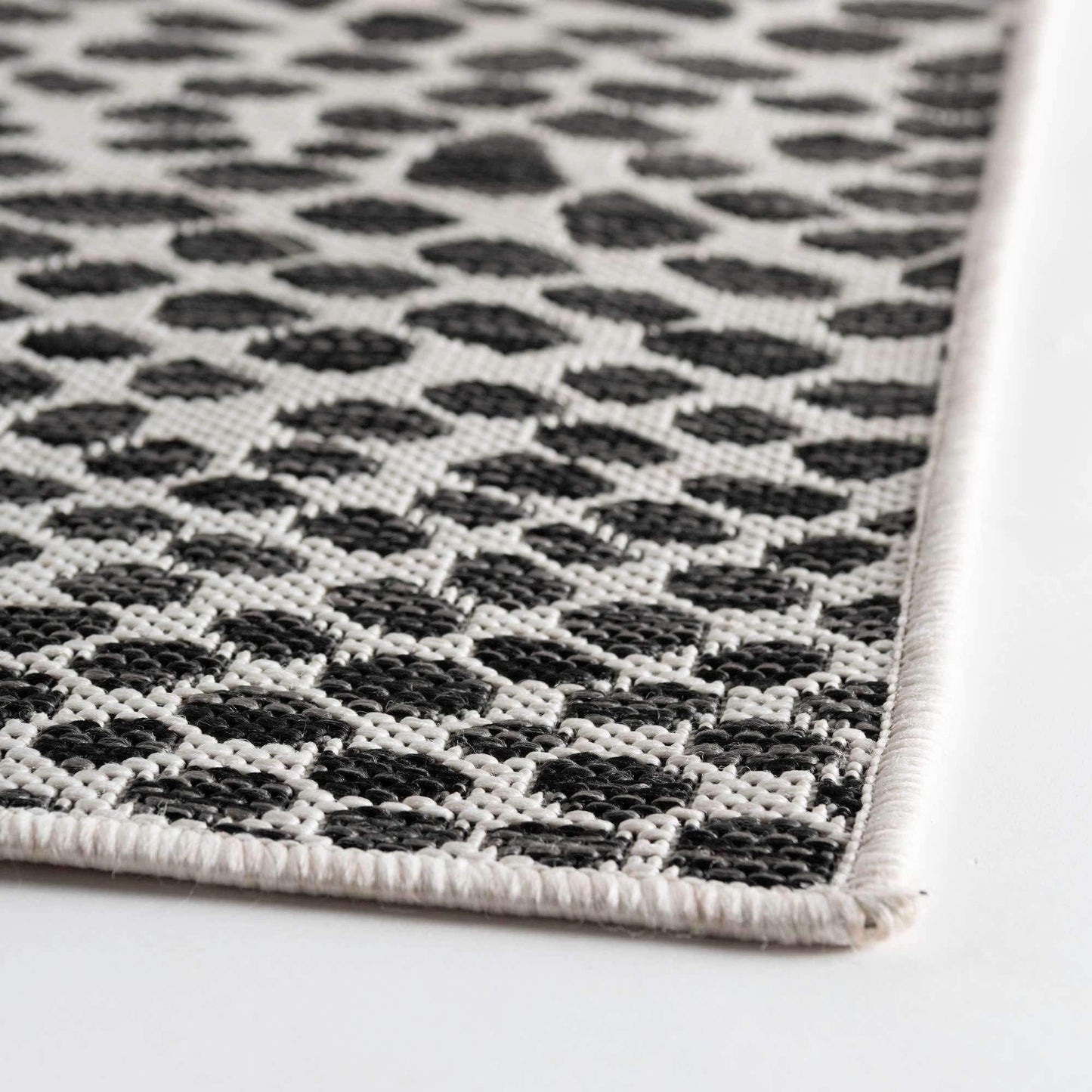 Unique Loom Outdoor Collection Area Rug - Cape Town (4' 1' x 6' 1' Rectangle, Black/ Ivory)