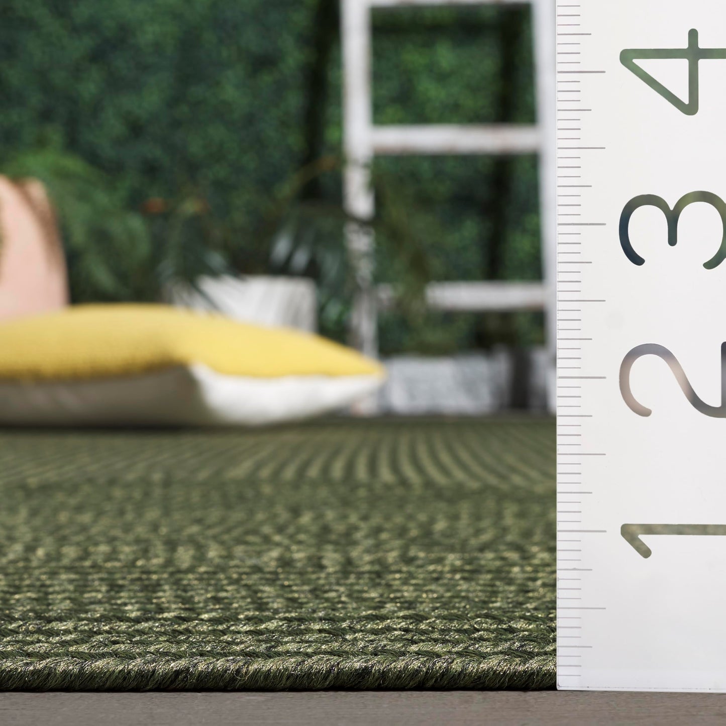 SAFAVIEH Braided Indoor/Outdoor Washable Accent Rug 3x5, Green BRD315A