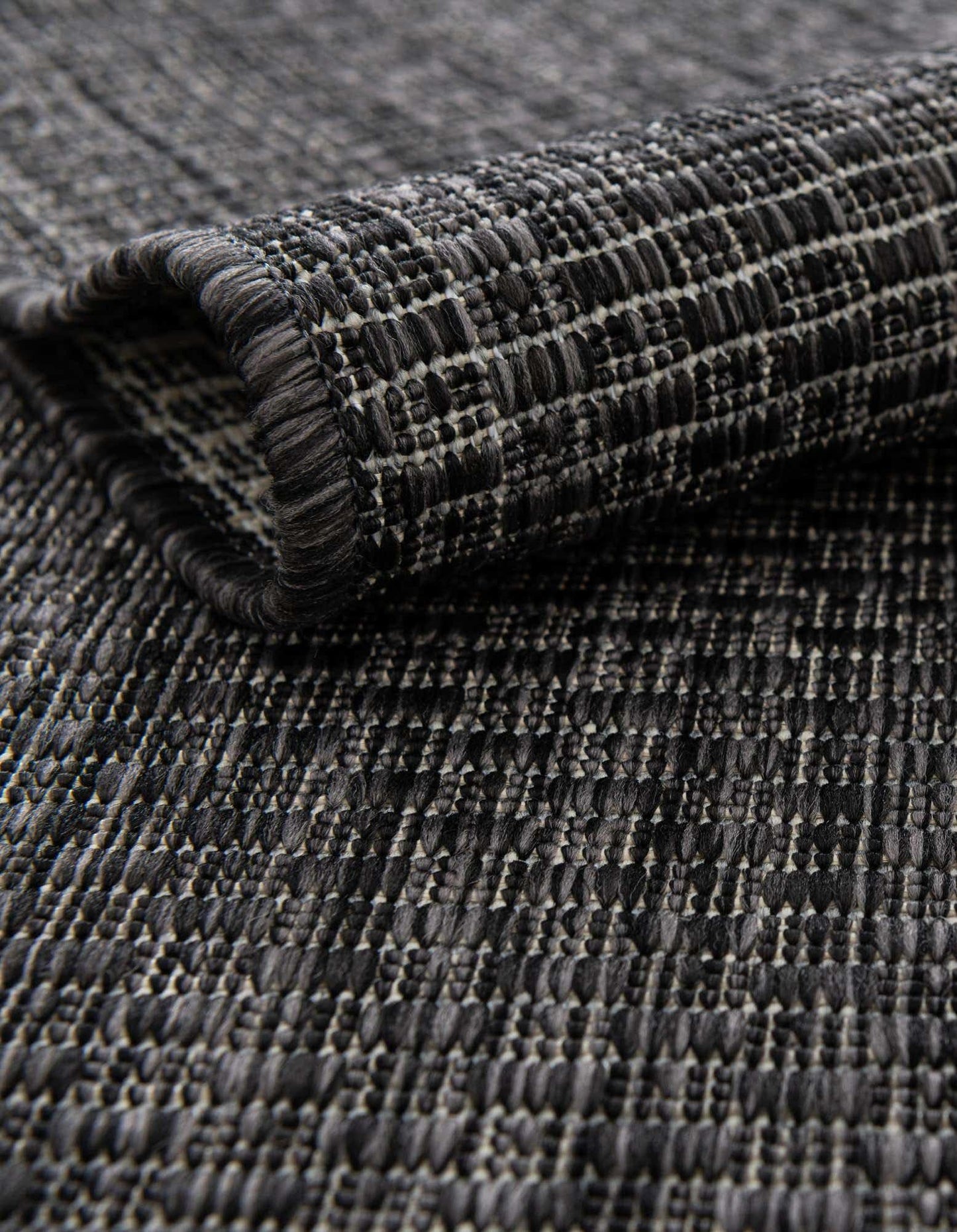Unique Loom Outdoor Solid Collection Area Rug (5' 3" x 7' 1" Rectangle Black/Ivory)