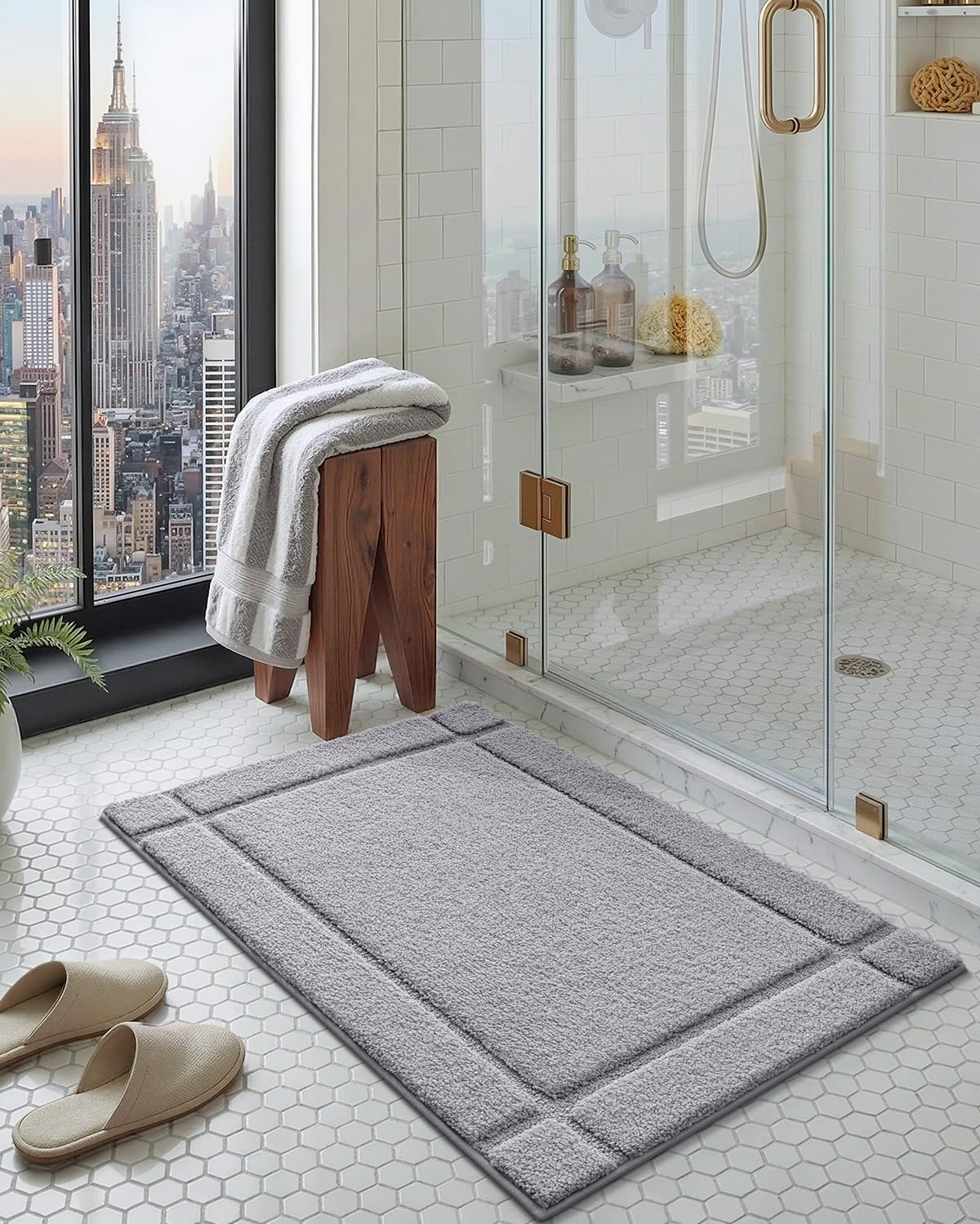 Color&Geometry Ultra Soft Bathroom Rug Non Slip with Rubber Backing, Absorbent Washable Bath Mat, Quick Dry, Premium Microfiber Plush Mat for Bathtub and Shower Floor,Light Grey,16"x24"