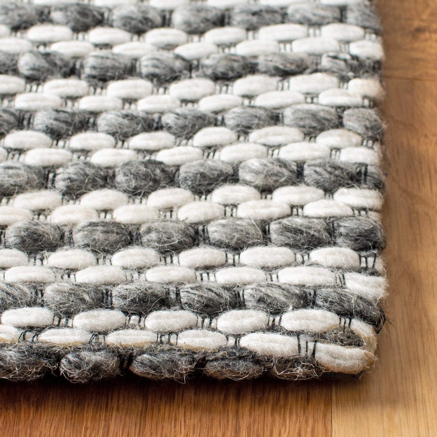 SAFAVIEH Marbella Collection Area Rug - 6' x 9', Charcoal & Ivory, Flat Weave Wool Design, Ideal for High Traffic Areas in Living Room, Bedroom (MRB392H)