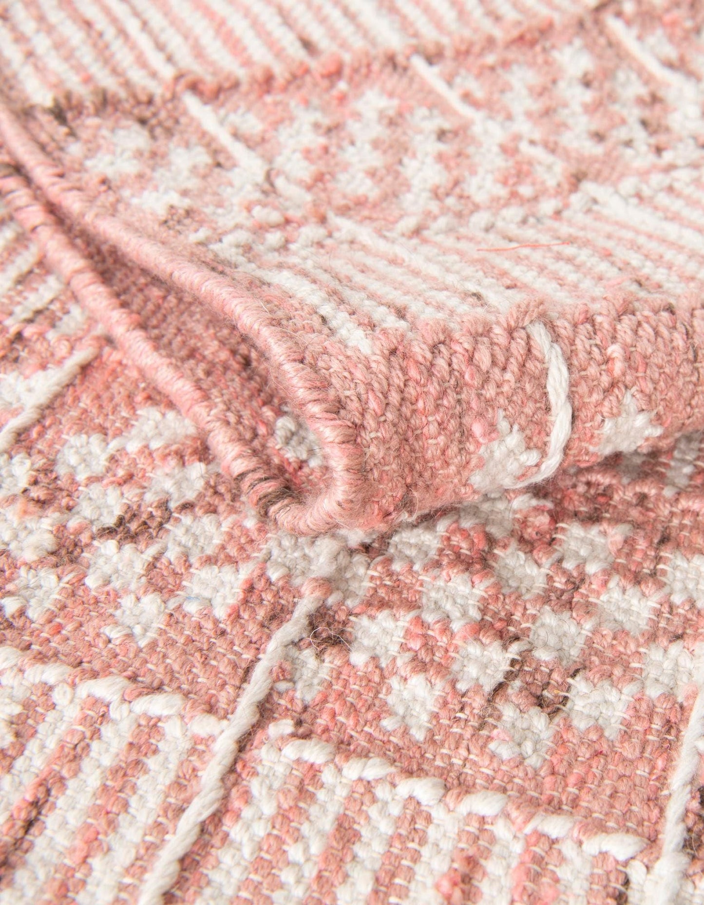 Rugs.com - Eco Bohemian Indoor Outdoor Rug – 4' 1 x 6' 1 Soft Pink Washable Indoor/Outdoor Rug – Eco-Friendly Recycled Material for Patios, Porches, and Entryways