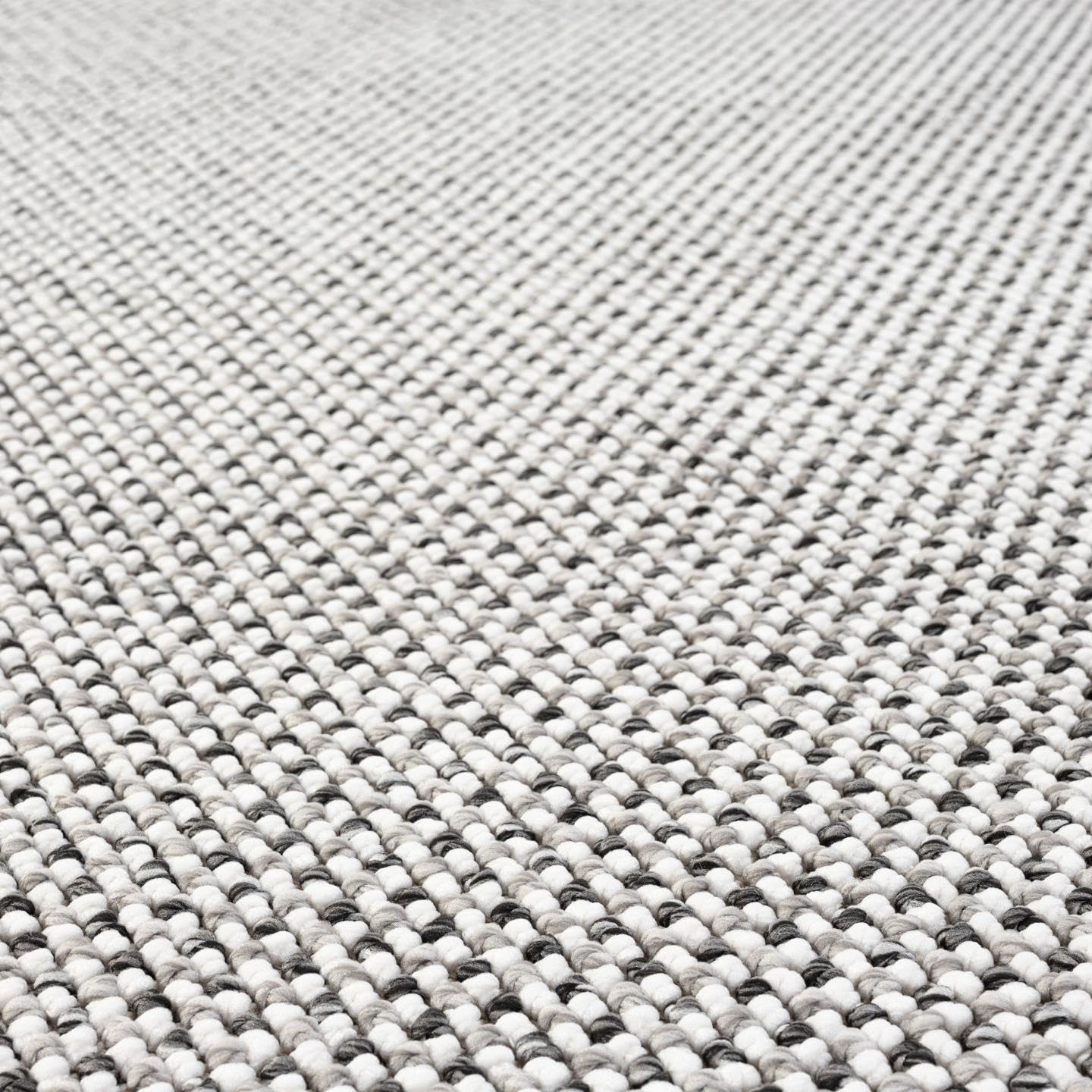 LUXE WEAVERS Solid Machine Woven White Dark Gray 4x6 Area Rug, Indoor Stain-Resistant Carpet