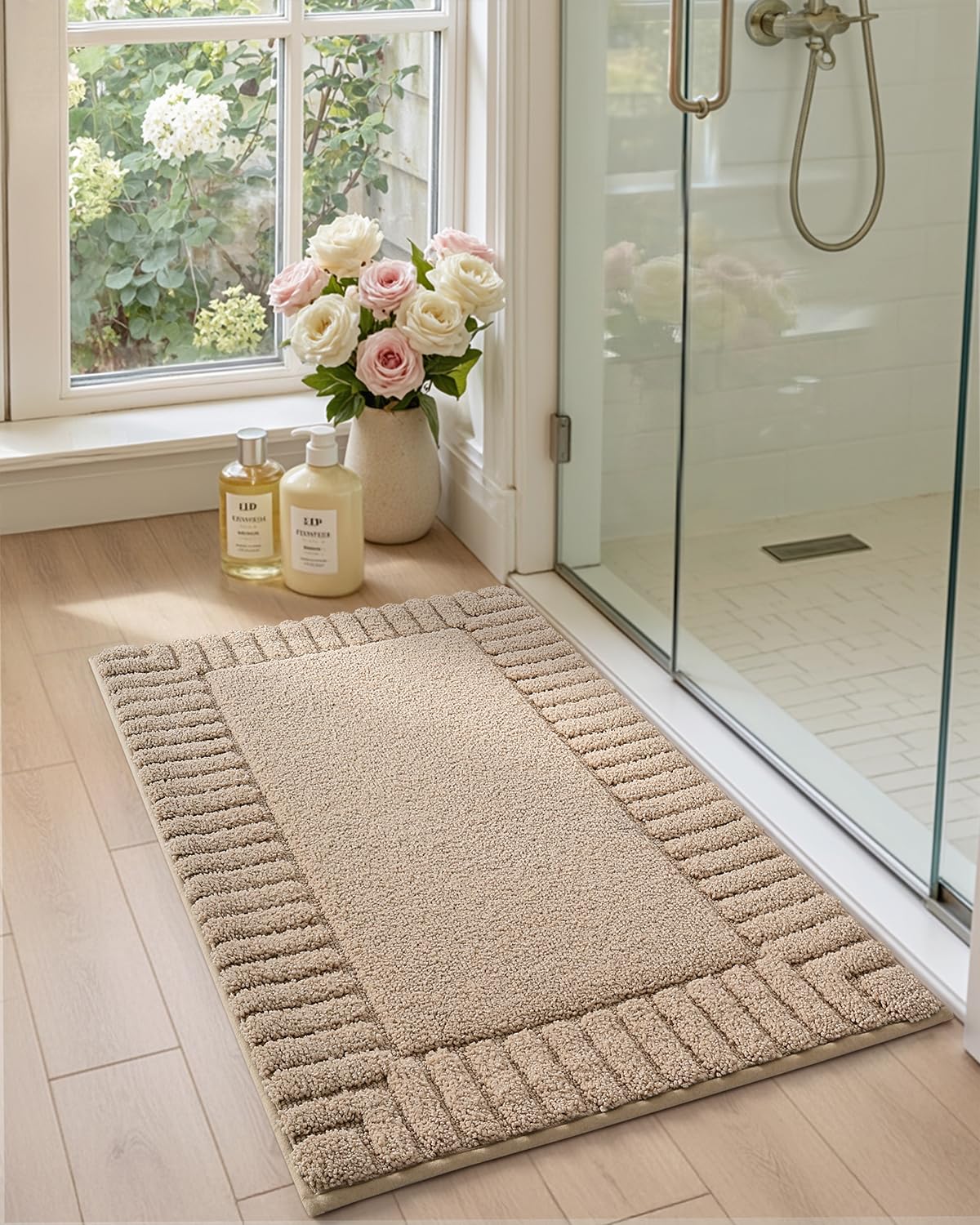 DEXI Bathroom Rugs 24x16, Non Slip Bath Mats for Bathroom Floor, Ultra Soft and Absorbent Bath Rug Shower Carpet, Machine Washable, Beige
