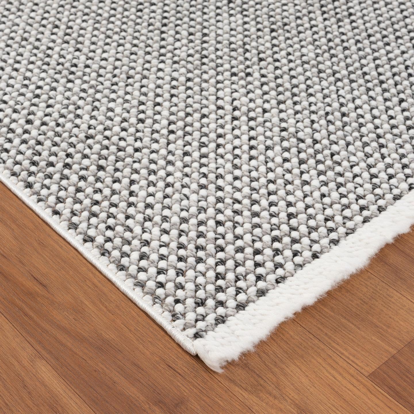 LUXE WEAVERS Solid Machine Woven White Dark Gray 4x6 Area Rug, Indoor Stain-Resistant Carpet