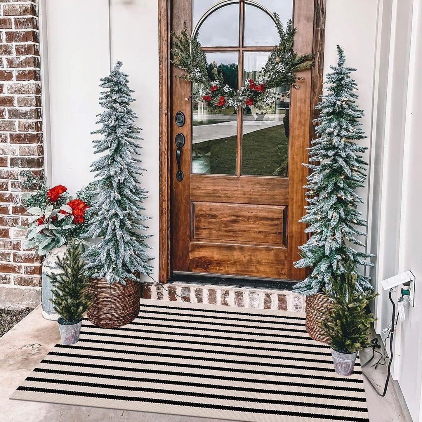 LEEVAN Black and White Striped Outdoor Rug Runner 2x4.3 Layering Doormat Farmhouse Front Porch Rug Cotton Woven Washable Throw Carpet for Hallway/Front Steps/Bathroom/Kitchen/Home Entrance