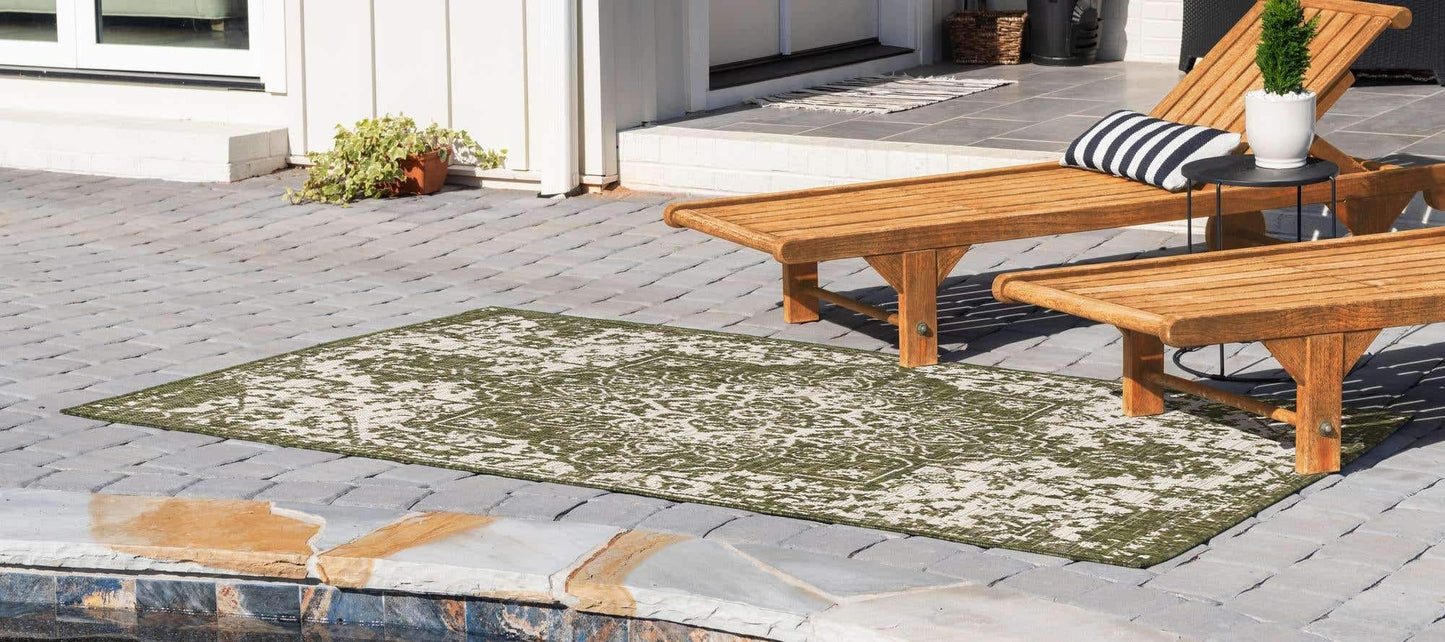 Unique Loom Outdoor Collection Area Rug - Dubai (3' 3' x 5' 3' Rectangle, Green/ Ivory)