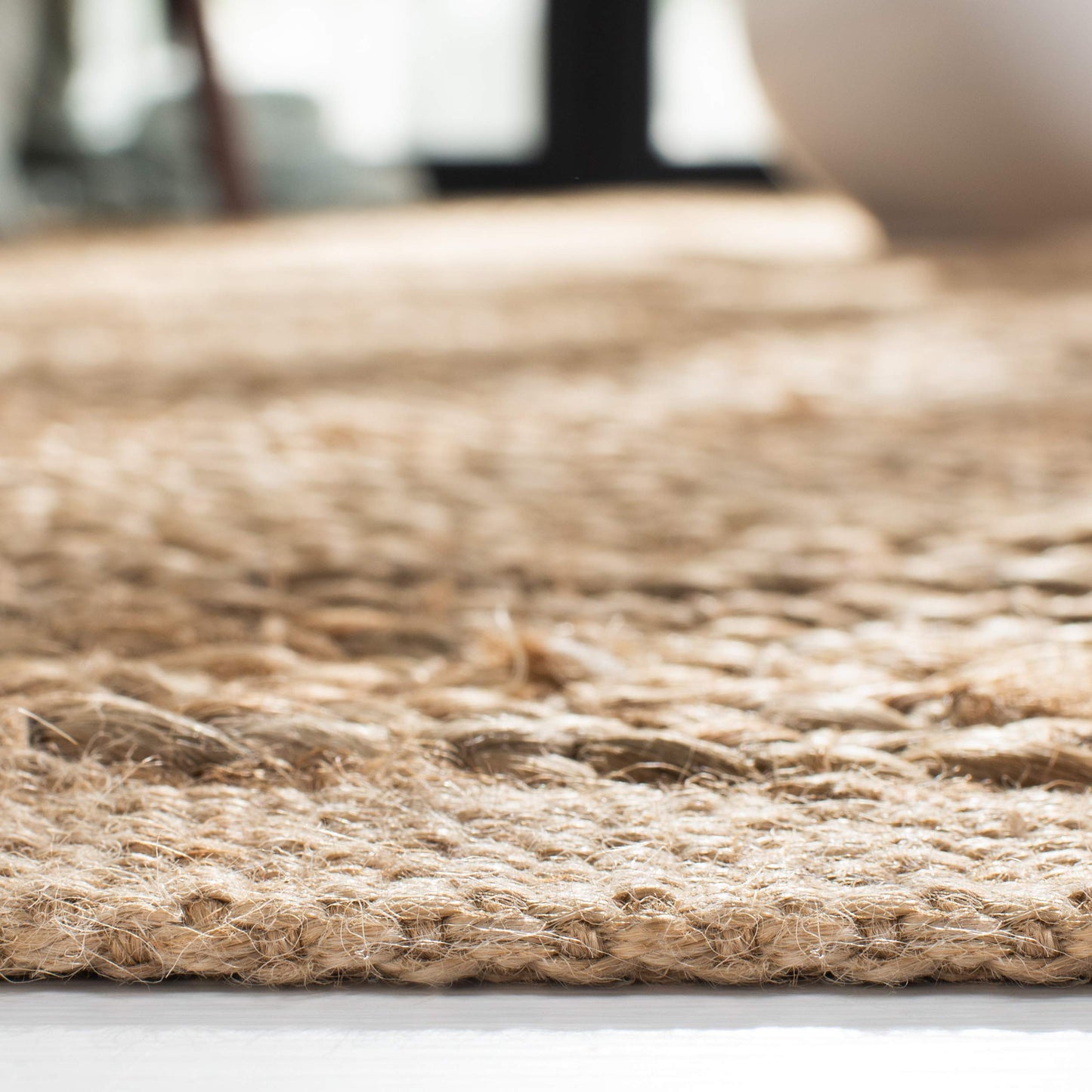 SAFAVIEH Cape Cod Collection Accent Rug - 4' x 6', Natural, Handmade Braided Jute, Ideal for High Traffic Areas in Entryway, Living Room, Bedroom (CAP355A)