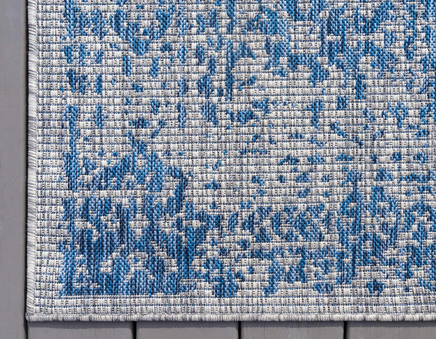 Unique Loom Outdoor Traditional Collection Area Rug - Timeworn (4' 1" x 6' 1" Rectangle, Blue/ Gray)