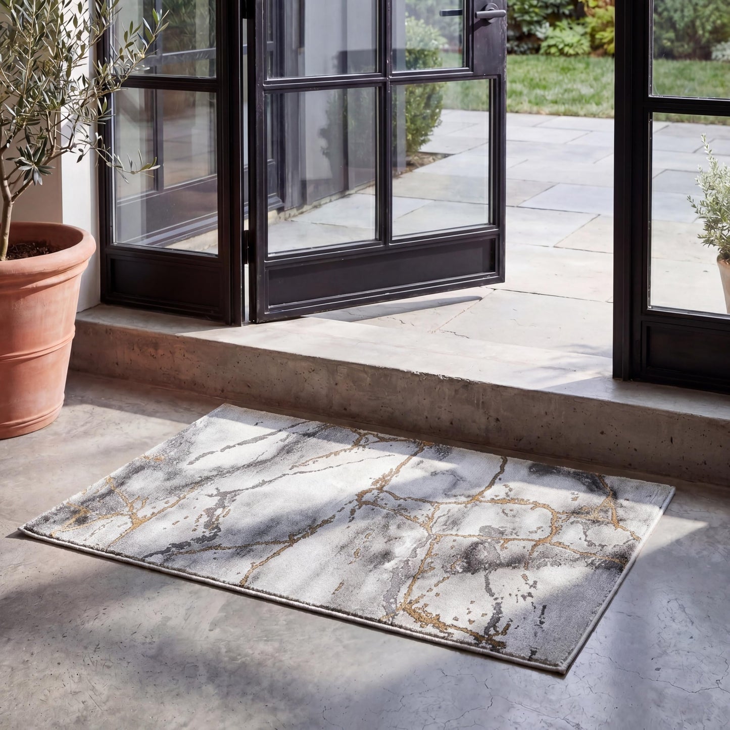SAFAVIEH Craft Collection Accent Rug - 2'3" x 4', Grey & Gold, Modern Abstract Design, Non-Shedding & Easy Care, Ideal for High Traffic Areas in Entryway, Living Room, Bedroom (CFT877F)