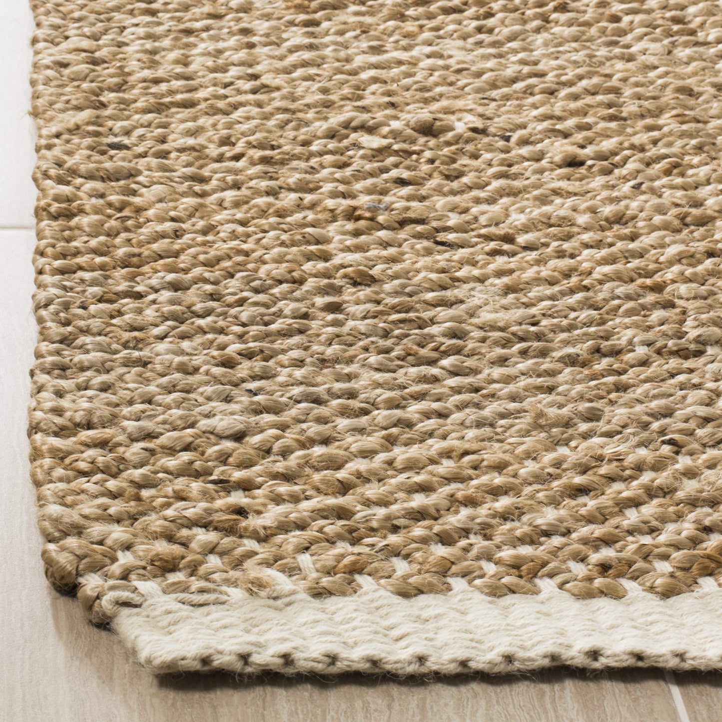 SAFAVIEH Natural Fiber Collection Accent Rug - 2'6" x 4', Ivory & Natural, Handmade Jute, Ideal for High Traffic Areas in Entryway, Living Room, Bedroom (NF465A)