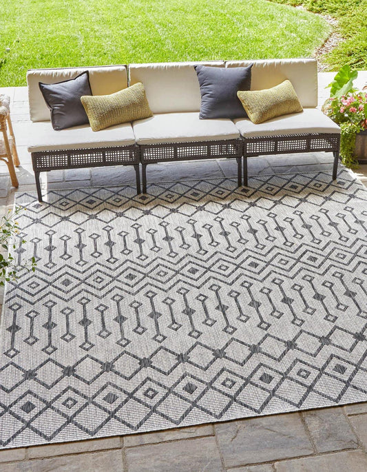 Unique Loom Outdoor Trellis Collection Area Rug - Tribal Trellis (10' 8" Square, Gray/ Black)