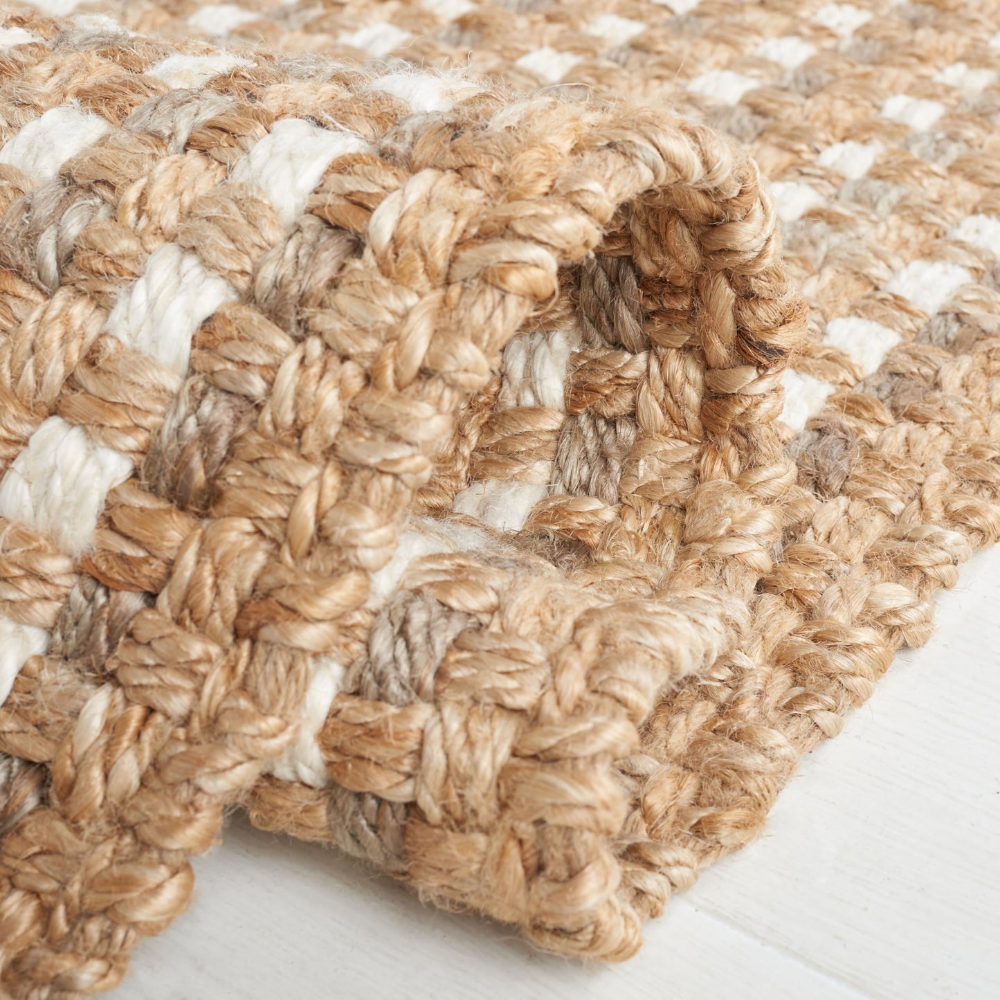 SAFAVIEH Natural Fiber Collection Area Rug - 5' x 8', Natural & Bleach, Rustic Farmhouse Style, Handmade Jute, Ideal for The Living Room, Bedroom, Dining Room (NF815A-5)