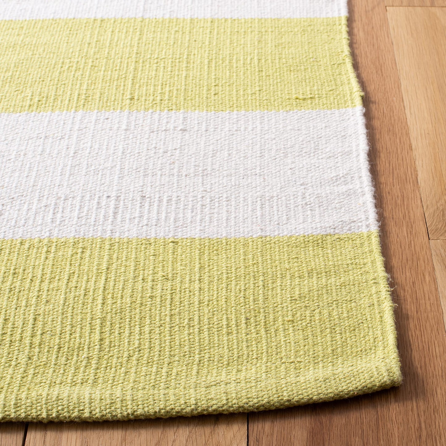 SAFAVIEH Montauk Collection Area Rug - 4' x 6', Green & Ivory, Handmade Flatweave Cotton, Woven Texture, Farmhouse Stripe Pattern, Ideal for Living Room, Bedroom, Dining Space (MTK712E)