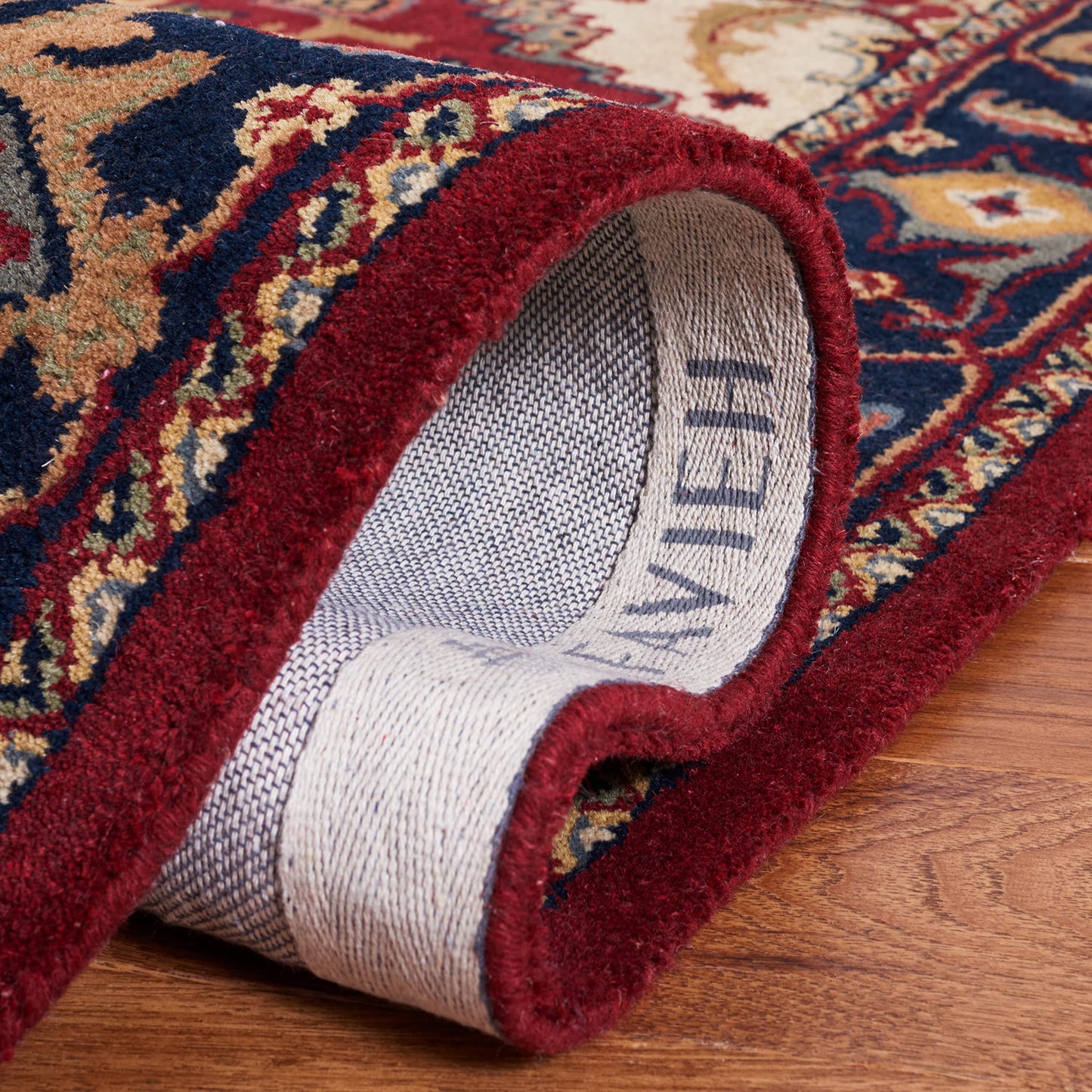 SAFAVIEH Area Rug 4x6 - Heritage Collection - Red, Handmade Wool, Traditional Oriental Medallion Design, Ideal for Living Room, Bedroom, Dining Space (HG625A)