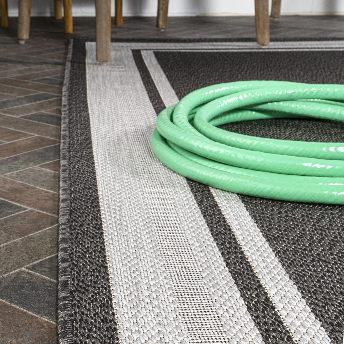 JONATHAN Y Border Stripe Indoor Outdoor Area Rug 4X6 Black/Cream, James Modern for Backyard, Patio, Porch, Easy-Cleaning, High Traffic, Pet-Friendly, Non-Shedding (SMB201C-4)