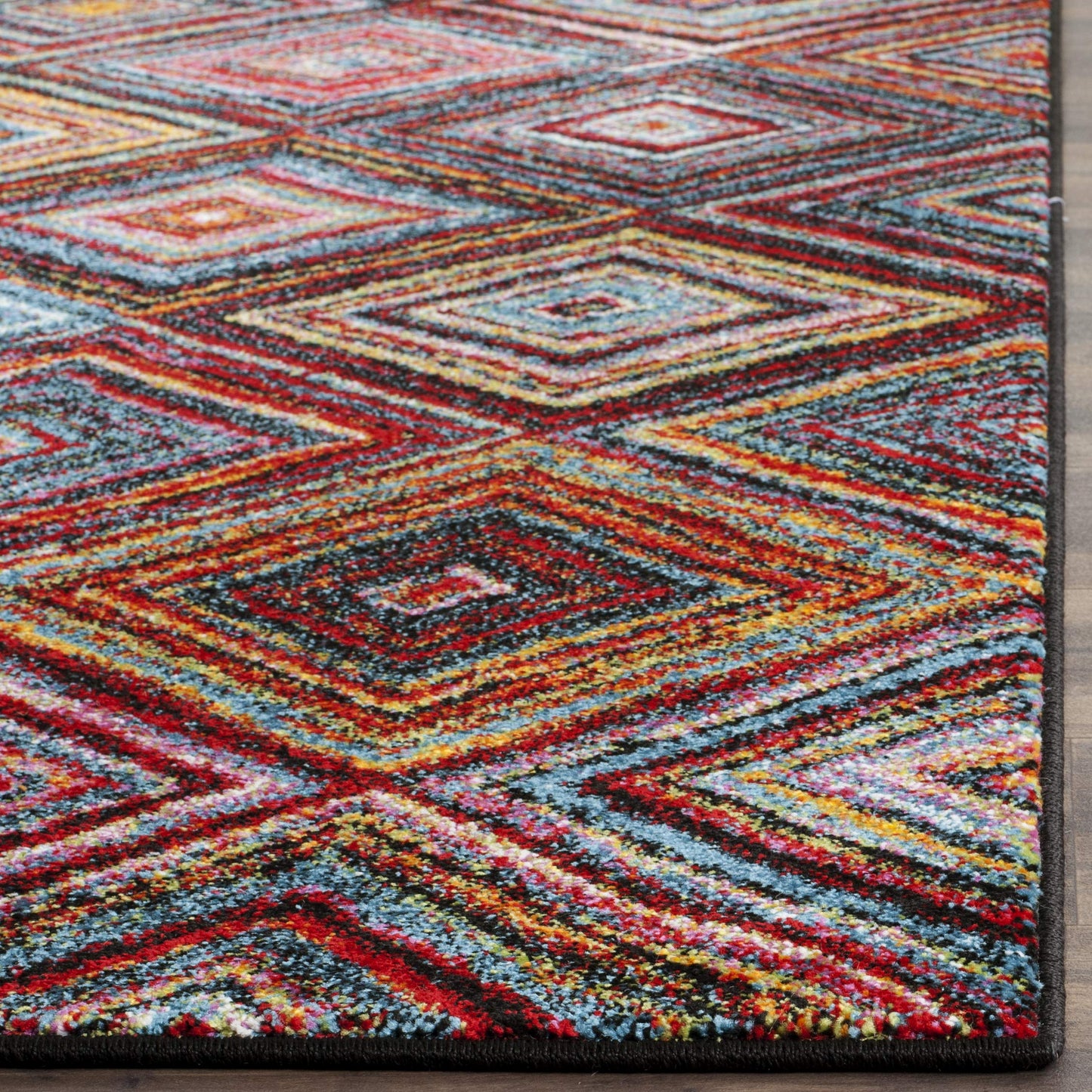 SAFAVIEH Aruba Collection Area Rug - 6'7" Square, Multi, Boho Diamond Lattice Design, Non-Shedding & Easy Care, Ideal for High Traffic Areas in Living Room, Bedroom (ARB501M)